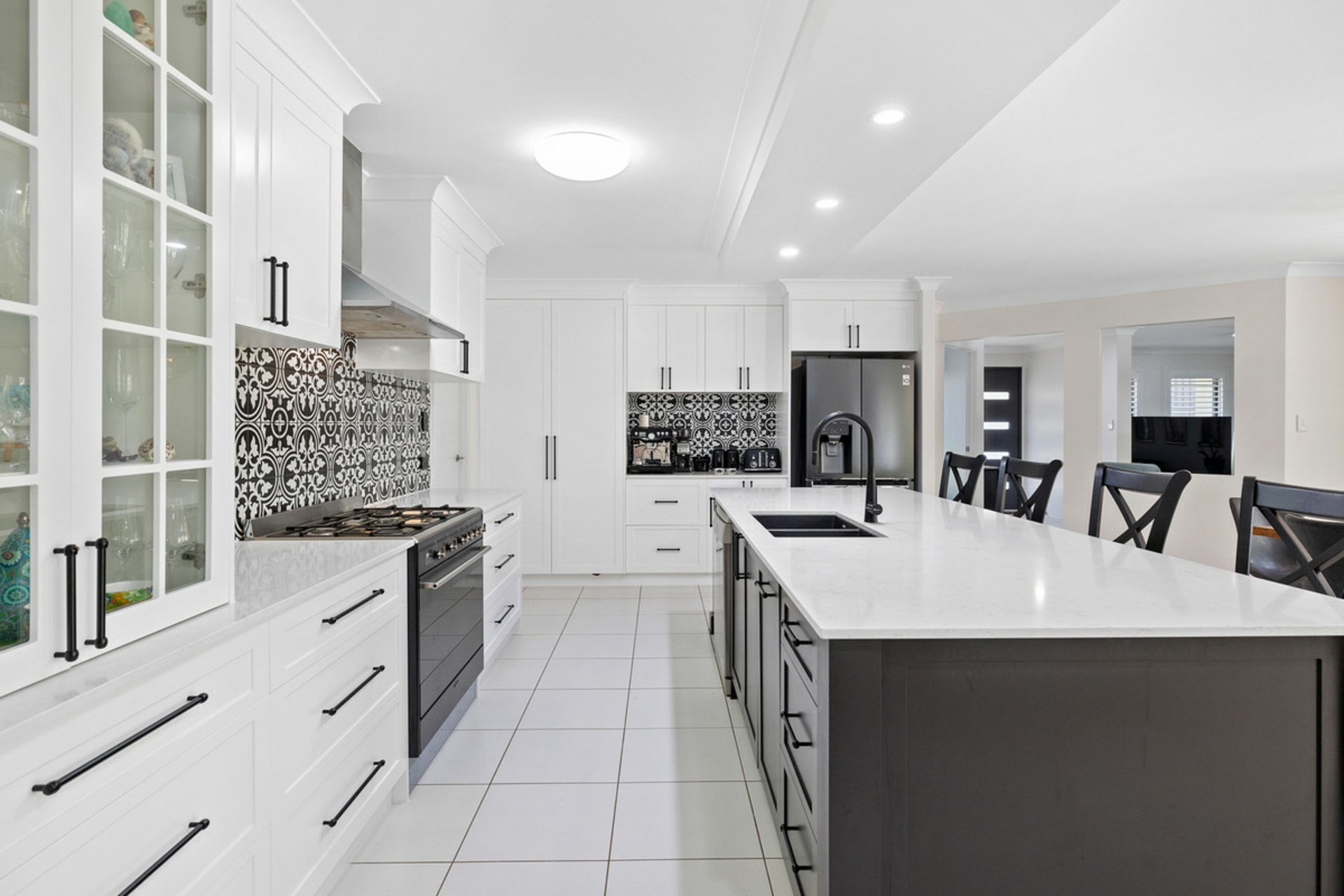 6 Emperor Drive, REDLAND BAY