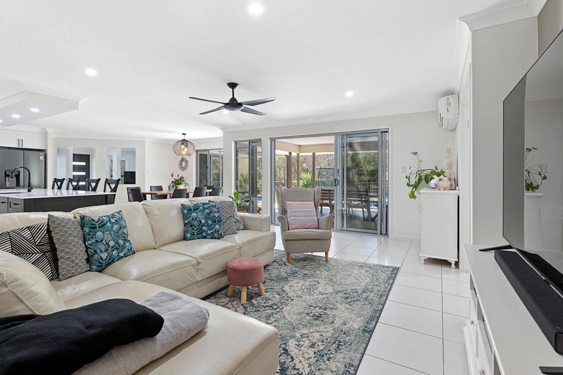 6 Emperor Drive, REDLAND BAY