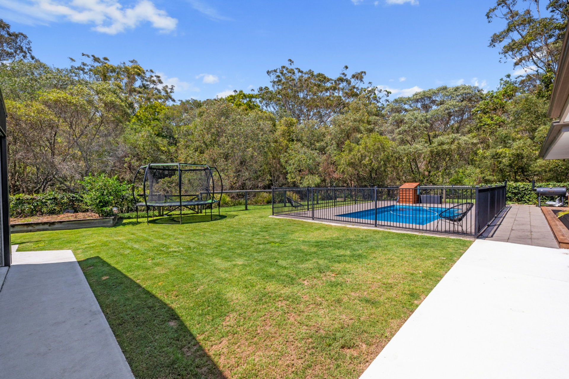 6 Emperor Drive, REDLAND BAY
