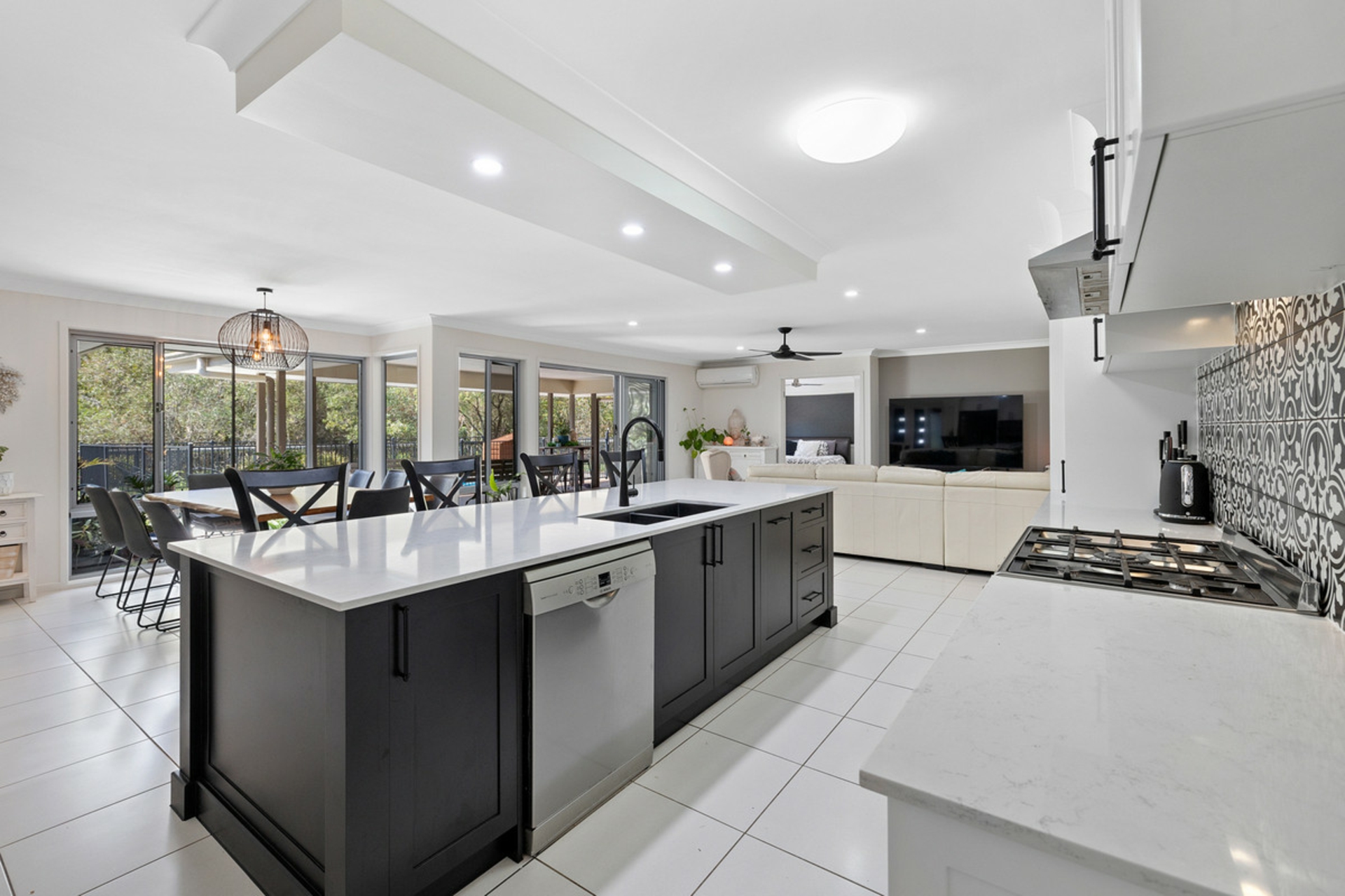 6 Emperor Drive, REDLAND BAY