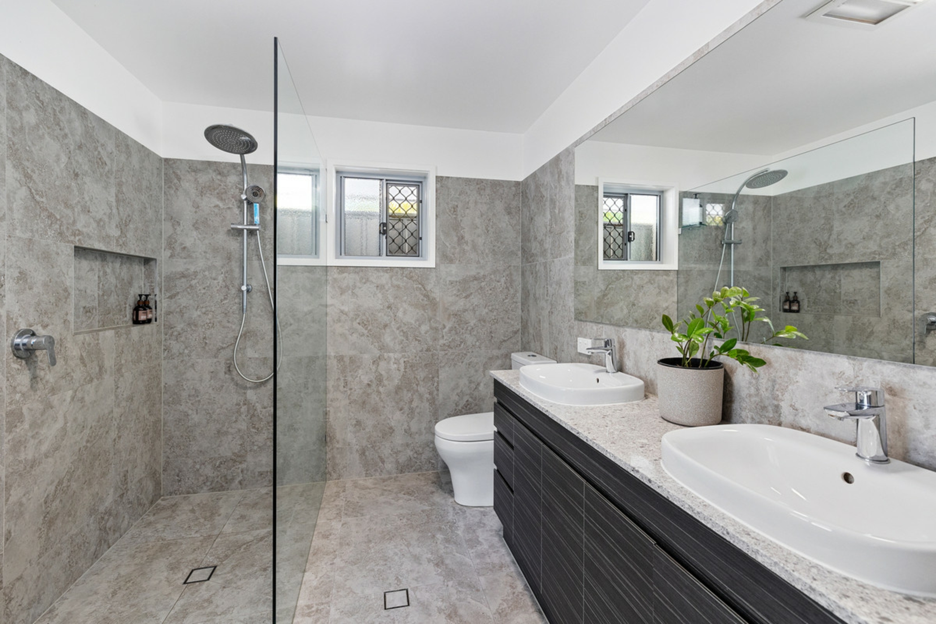 6 Emperor Drive, REDLAND BAY
