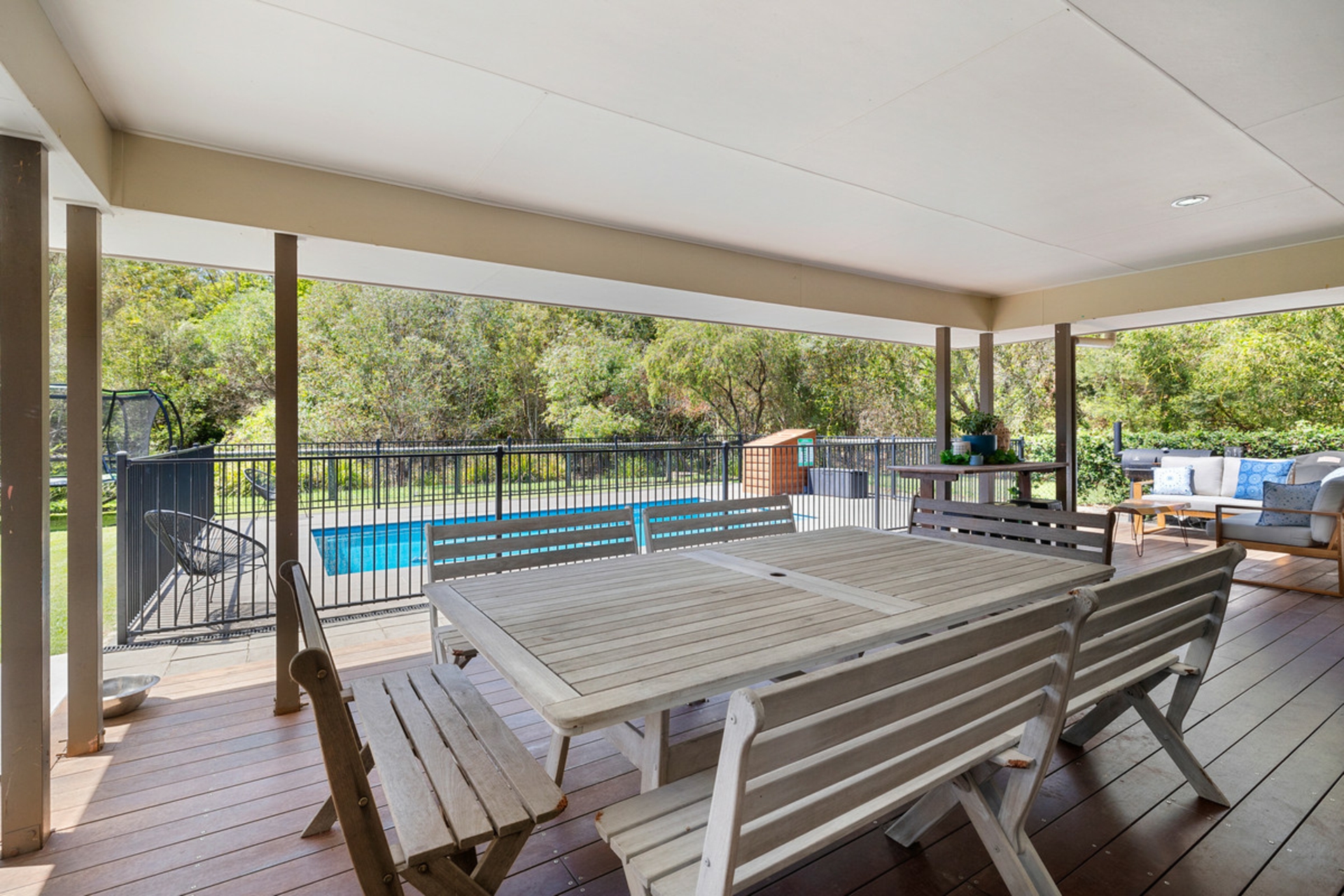 6 Emperor Drive, REDLAND BAY