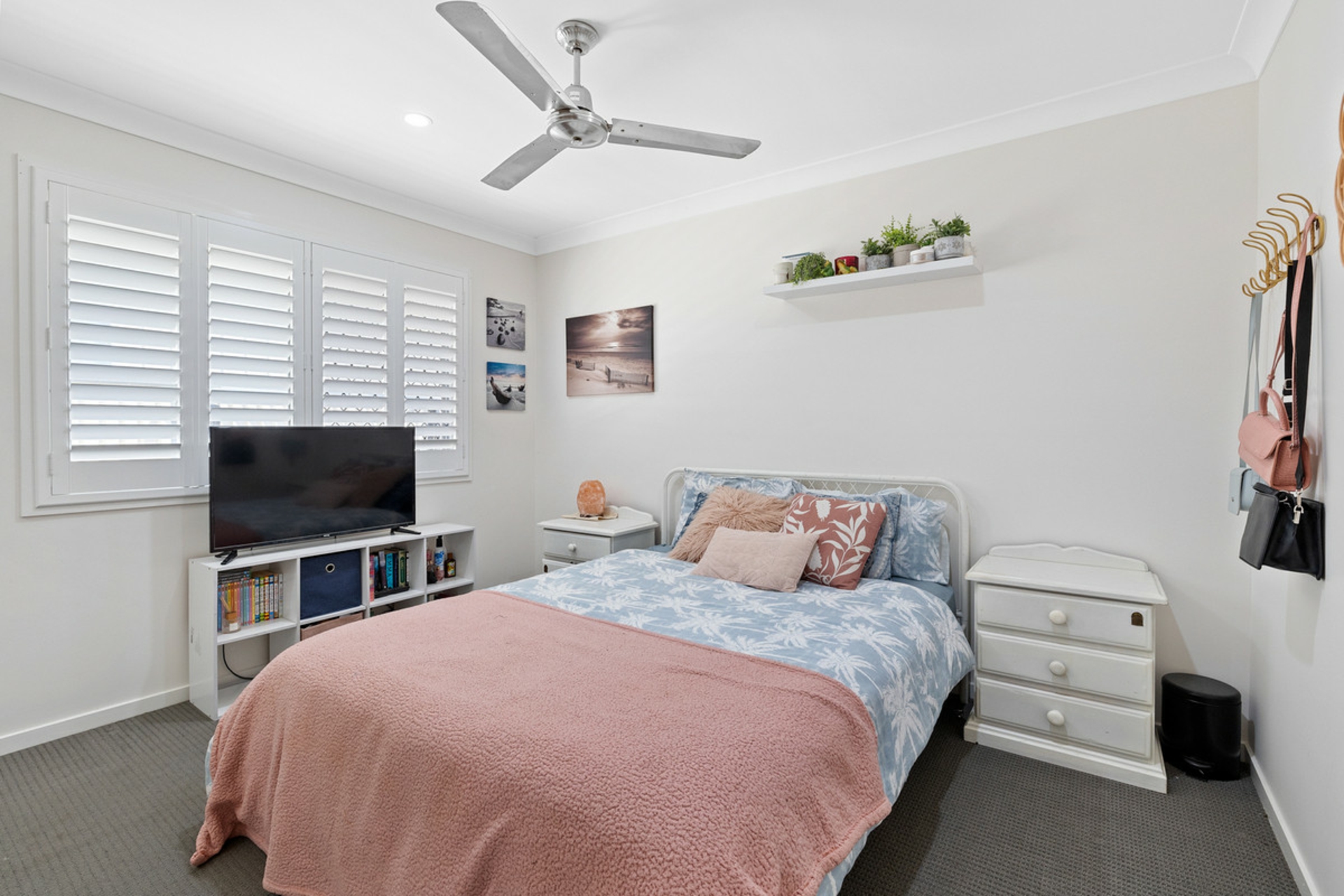 6 Emperor Drive, REDLAND BAY
