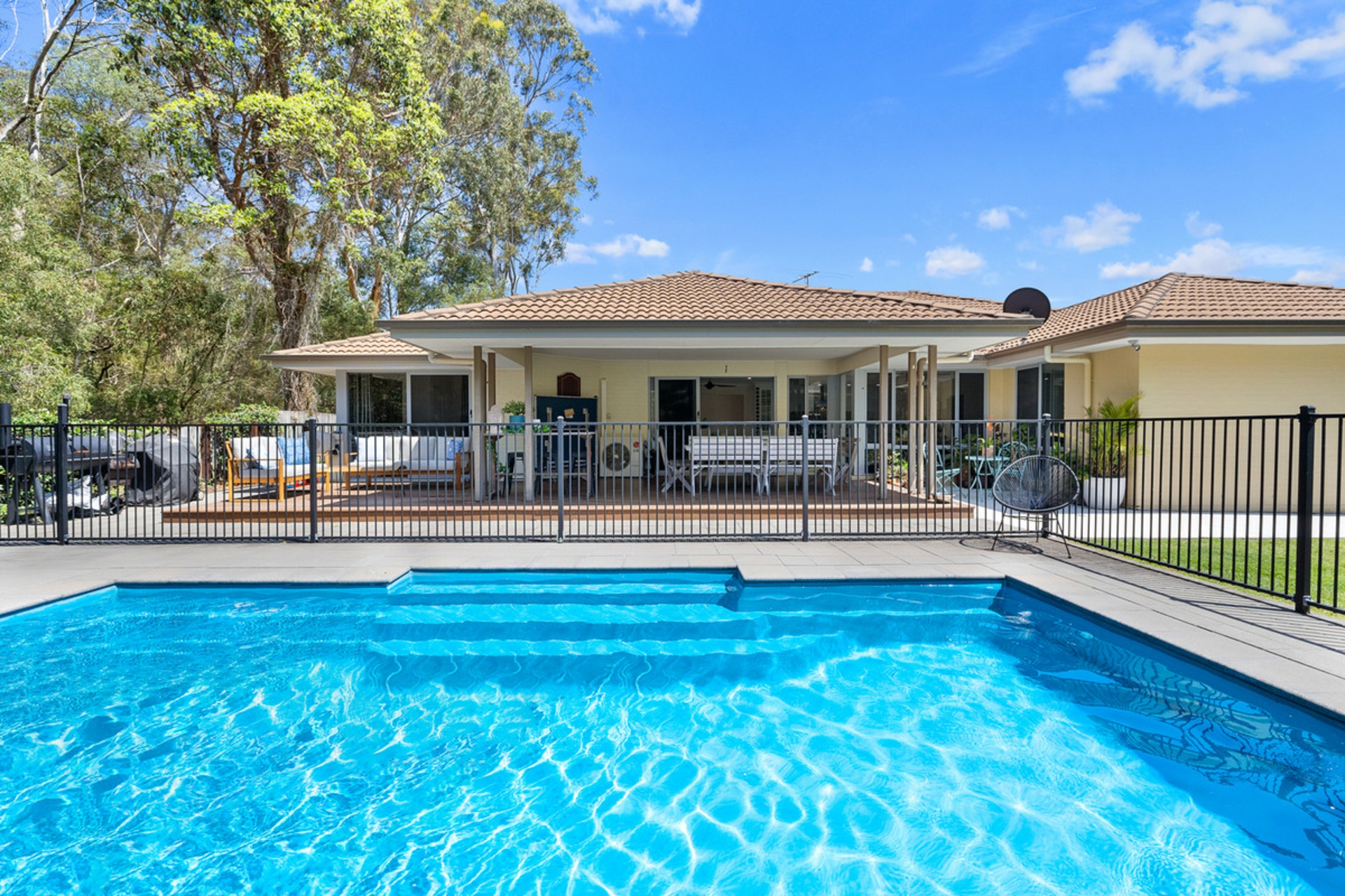6 Emperor Drive, REDLAND BAY