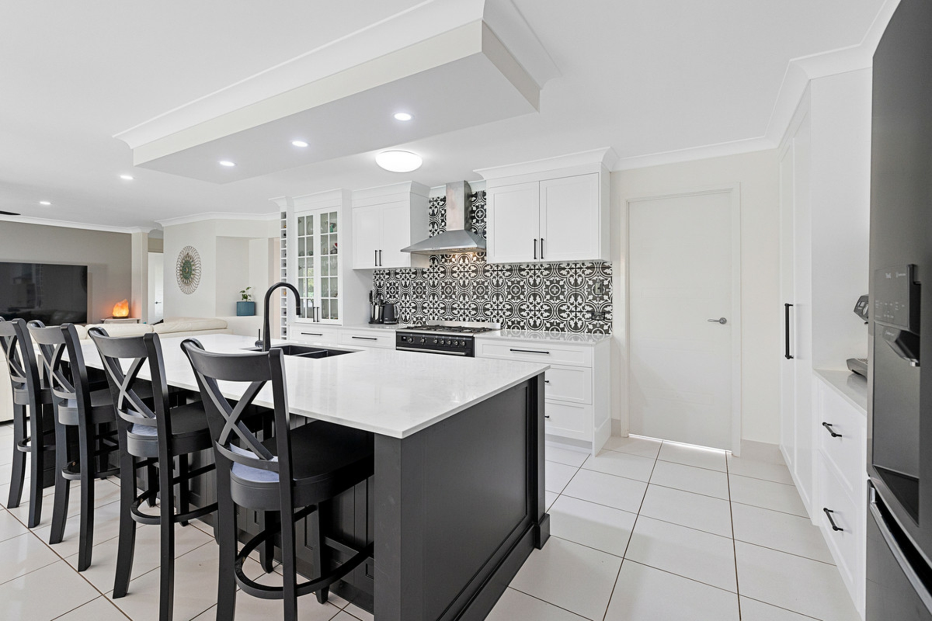 6 Emperor Drive, REDLAND BAY