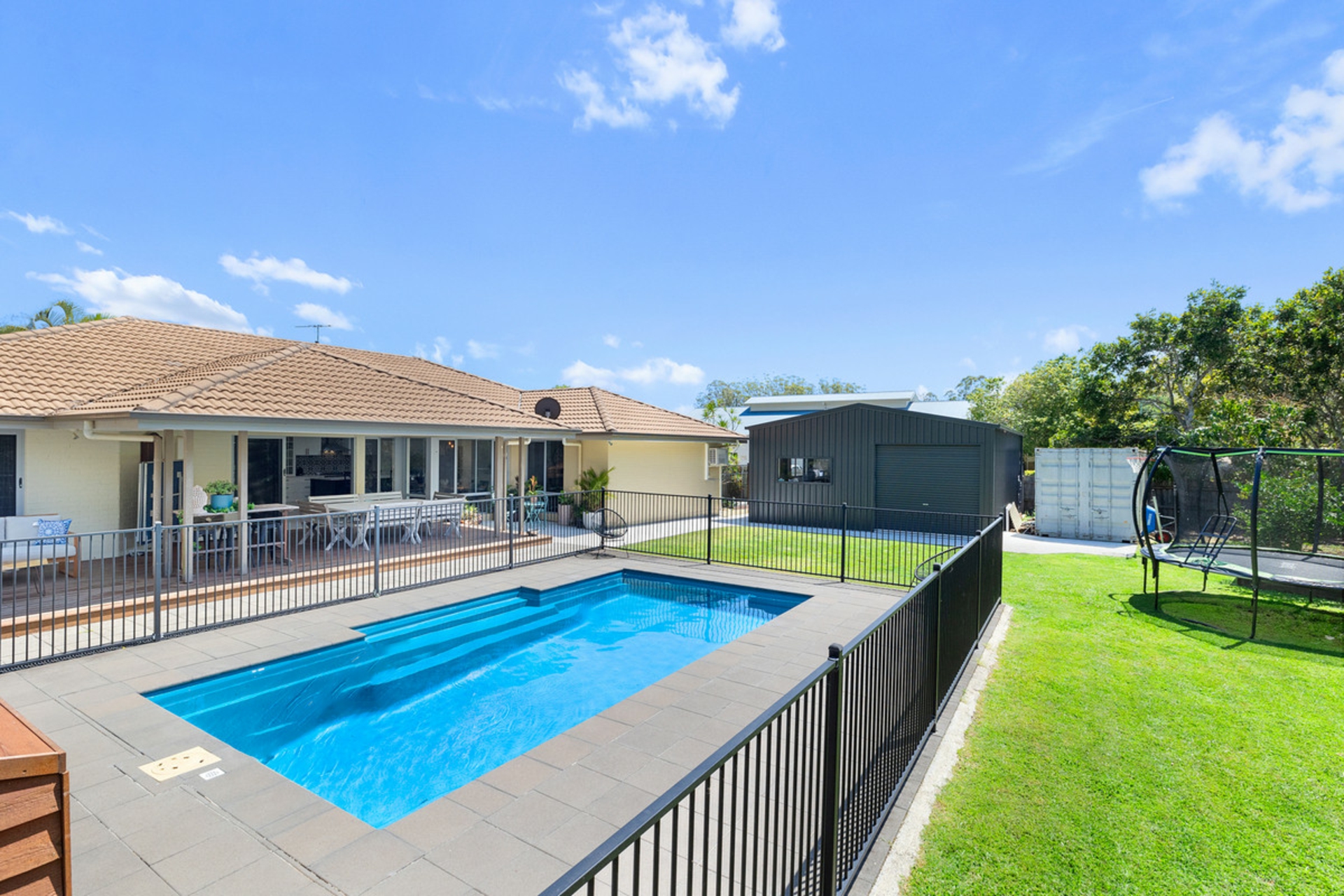 6 Emperor Drive, REDLAND BAY