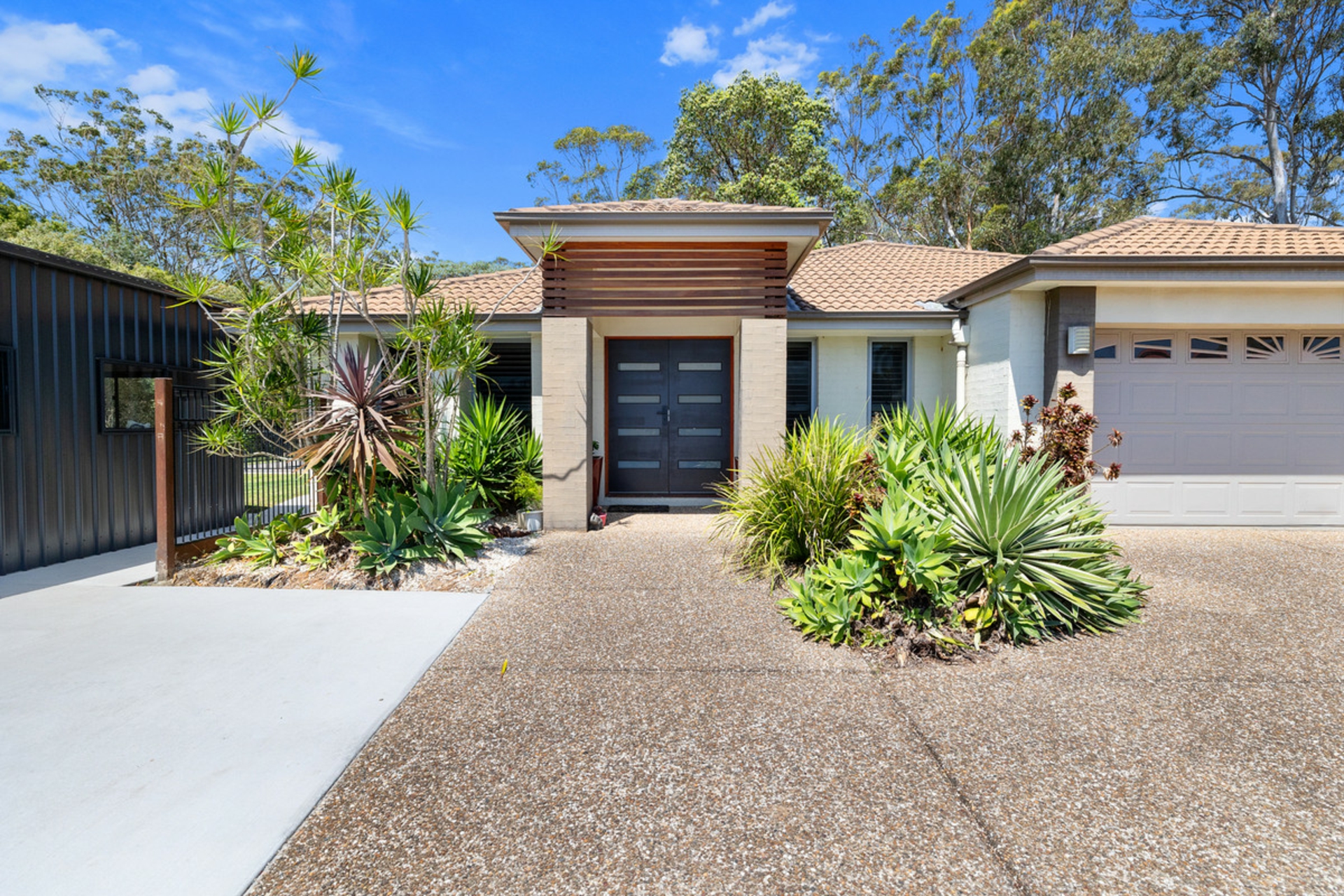6 Emperor Drive, REDLAND BAY