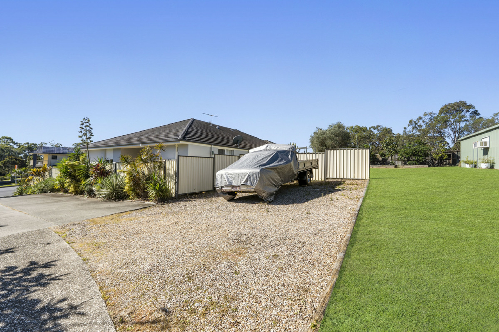 4-6 Carlingford Drive, THORNLANDS