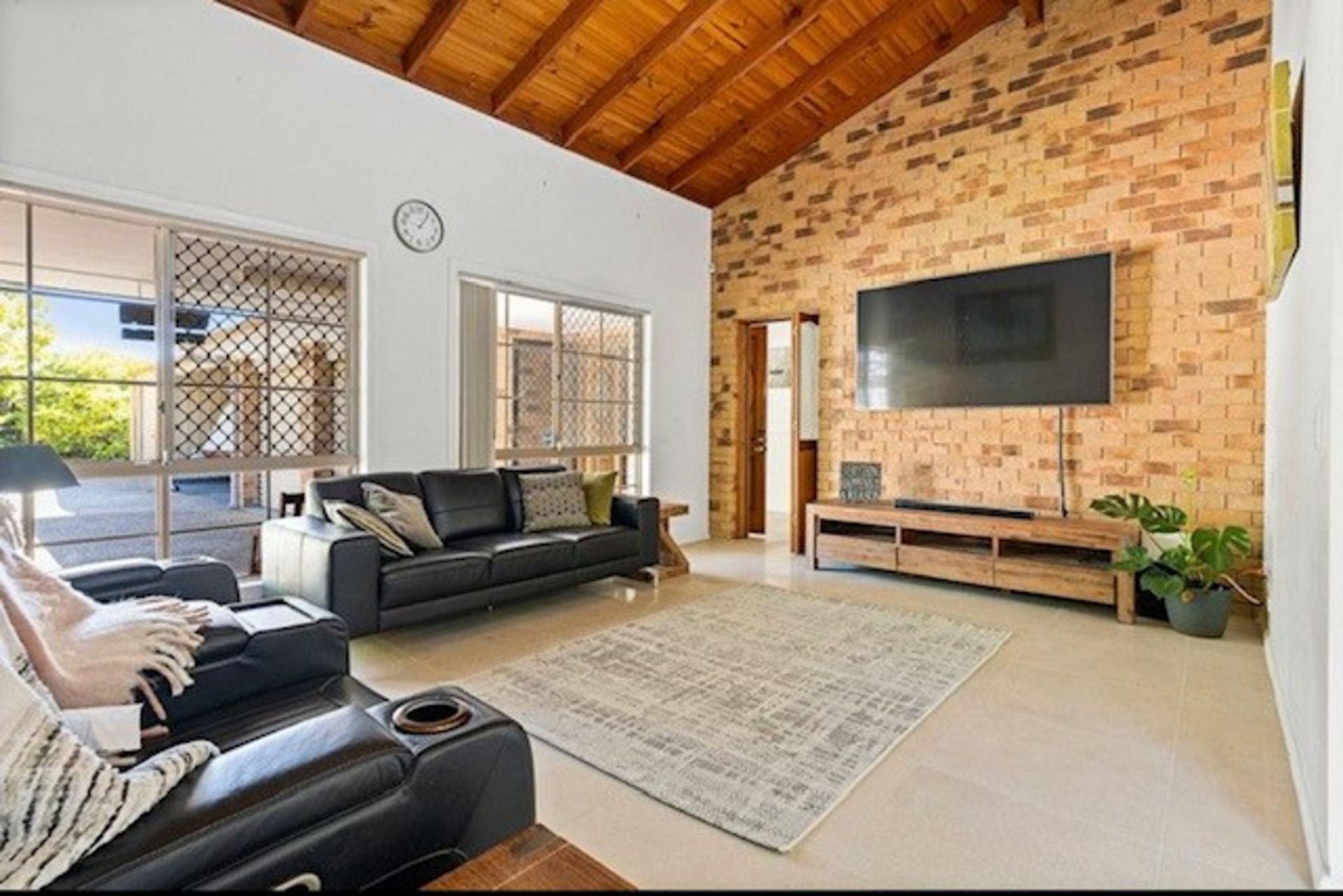 16 Hanover Drive, ALEXANDRA HILLS