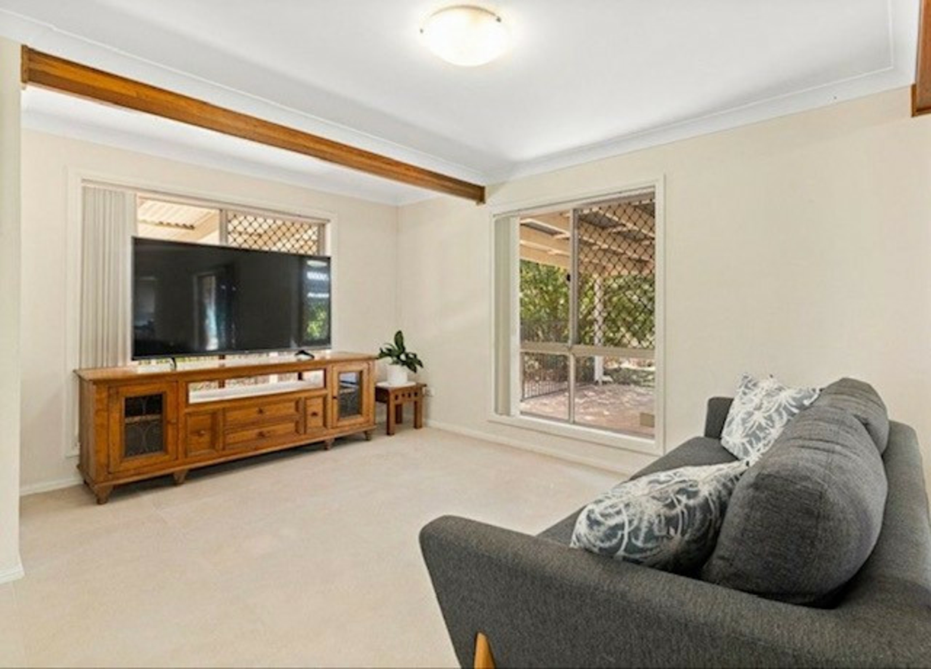 16 Hanover Drive, ALEXANDRA HILLS