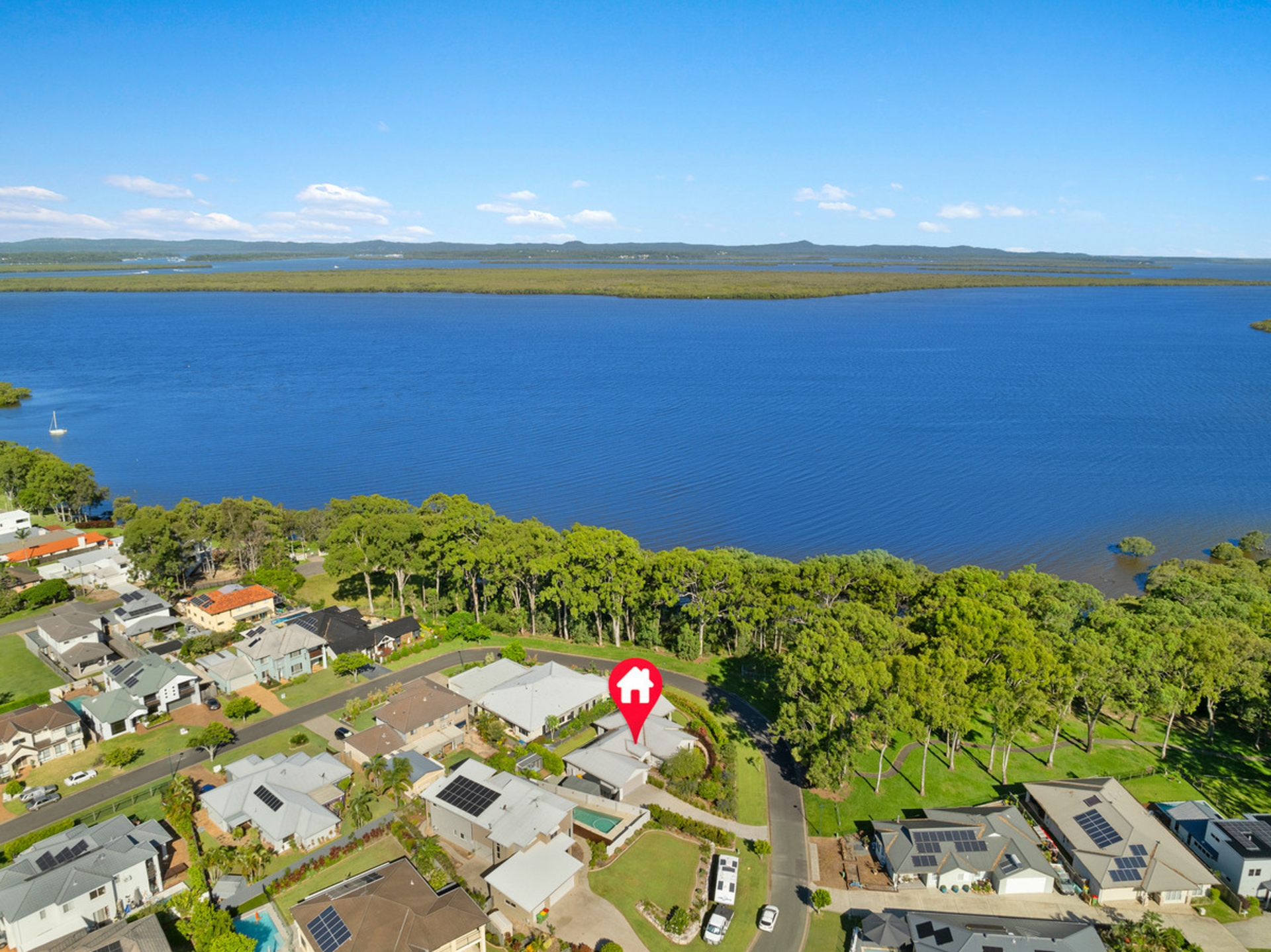 11 Sandy Cove Place, REDLAND BAY