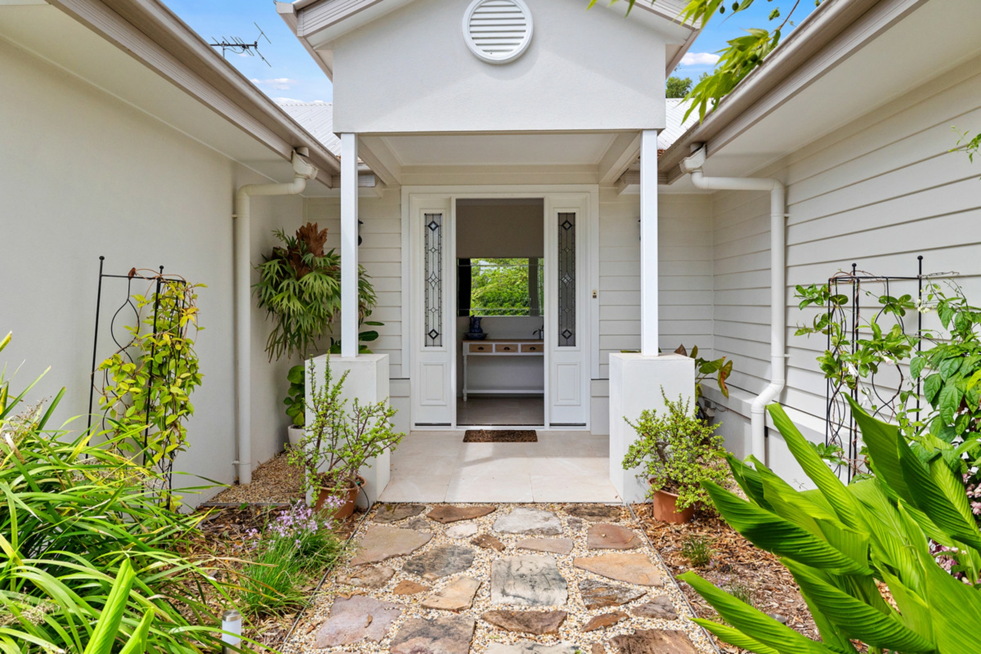 11 Sandy Cove Place, REDLAND BAY