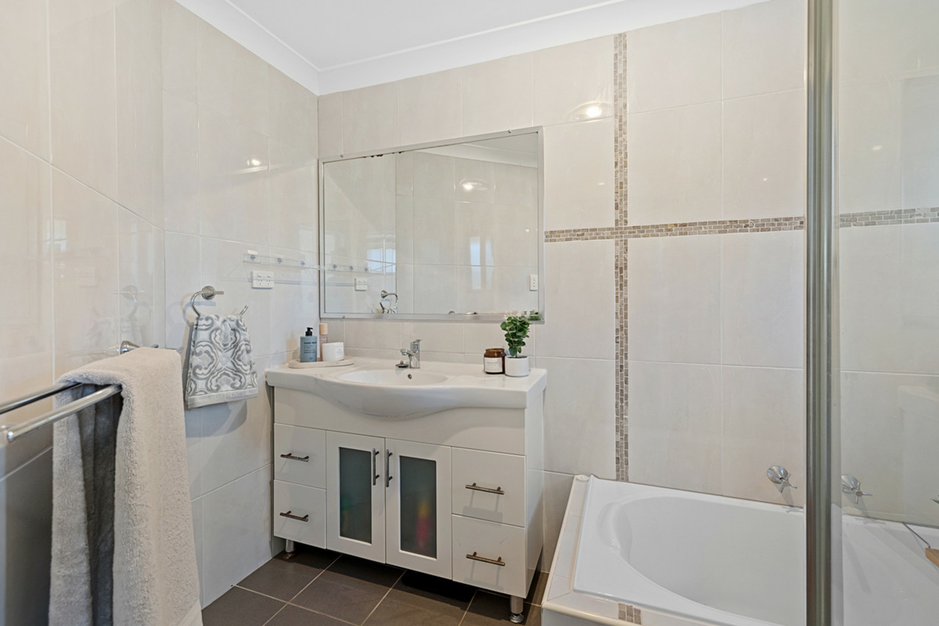 10 Waterford Crescent, ORMISTON