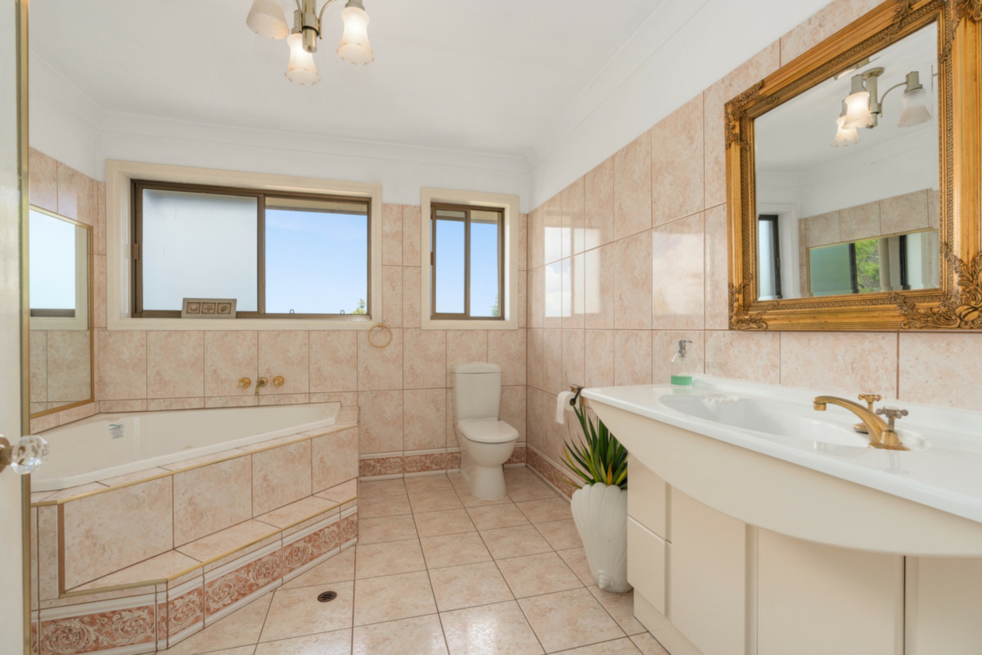 16 Arafura Street, UPPER MOUNT GRAVATT
