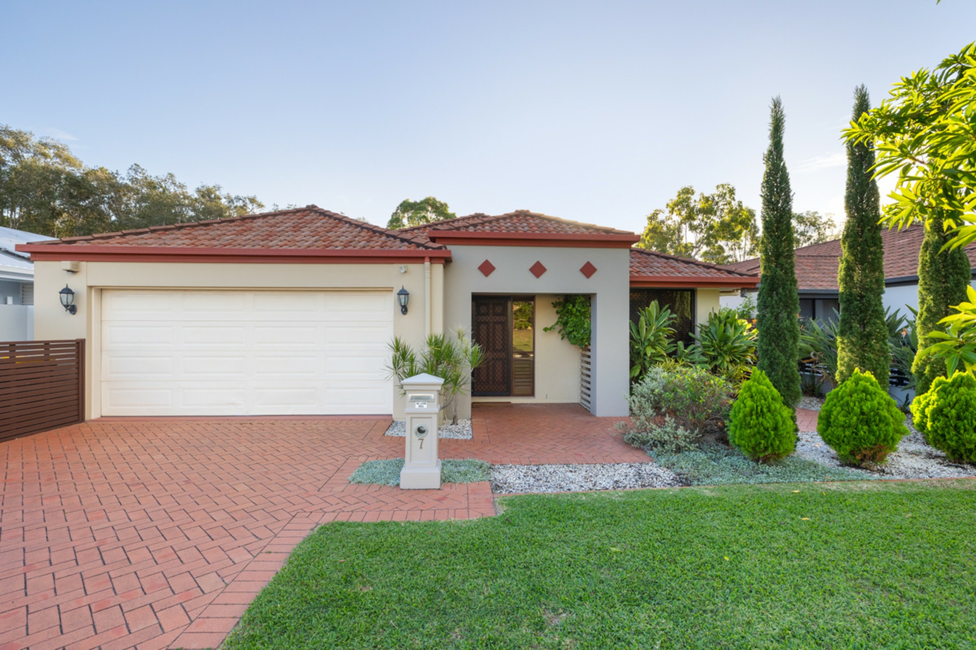 7 Cliff Close, WAKERLEY