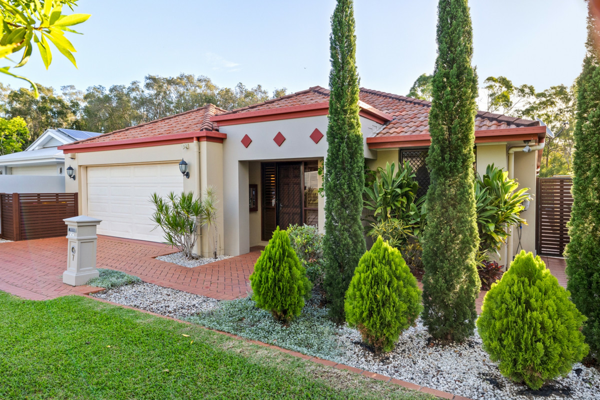7 Cliff Close, WAKERLEY