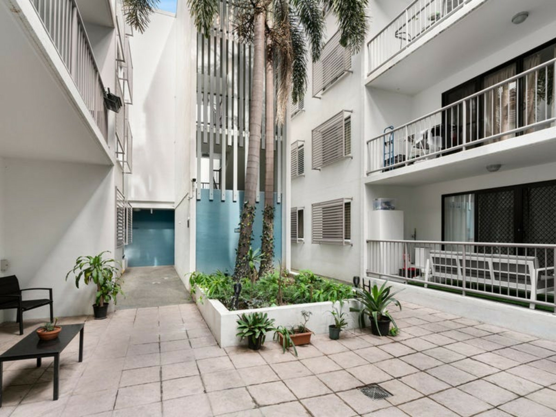 16/14 Ferry Road, West End