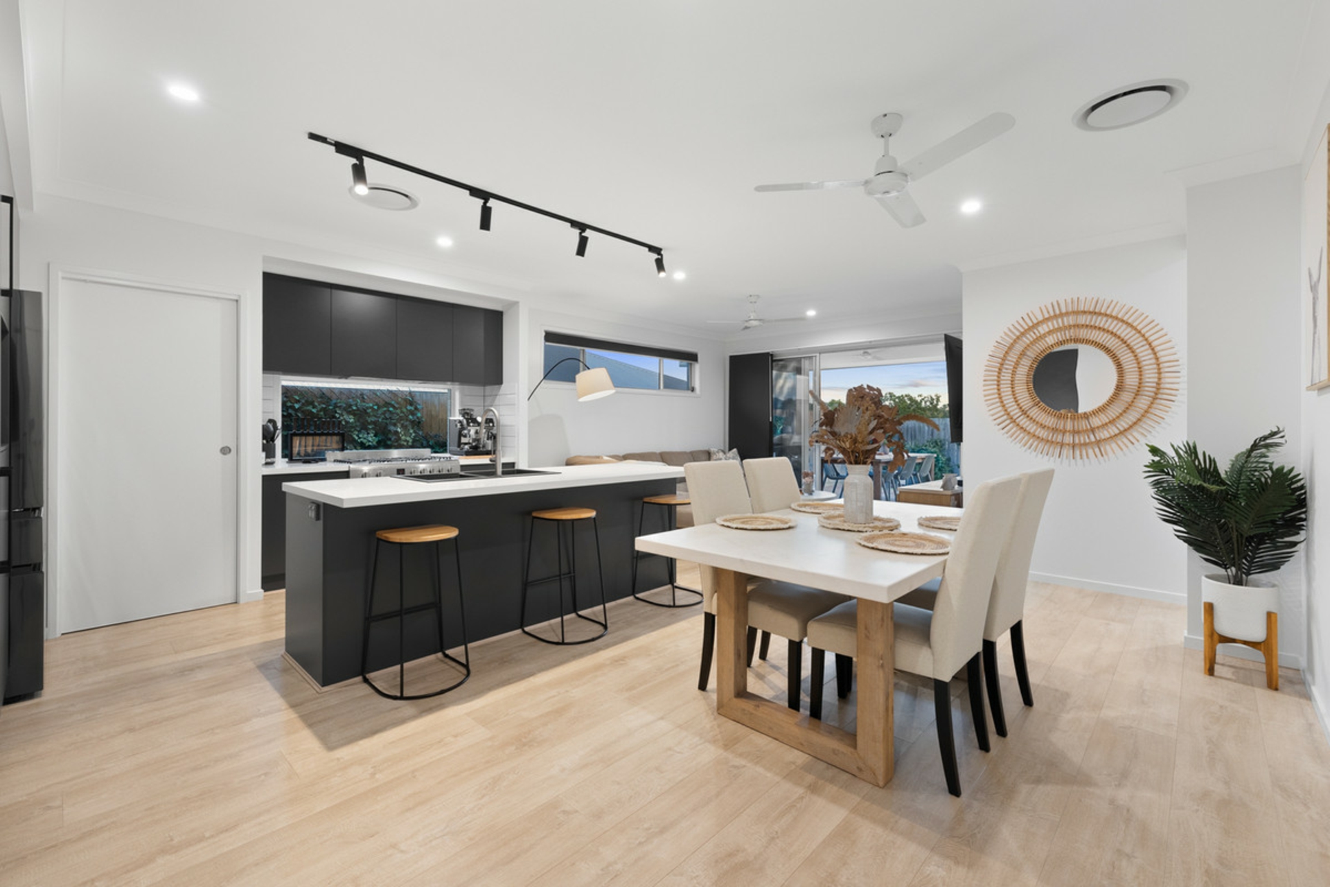 8 Berzins Court, BAHRS SCRUB