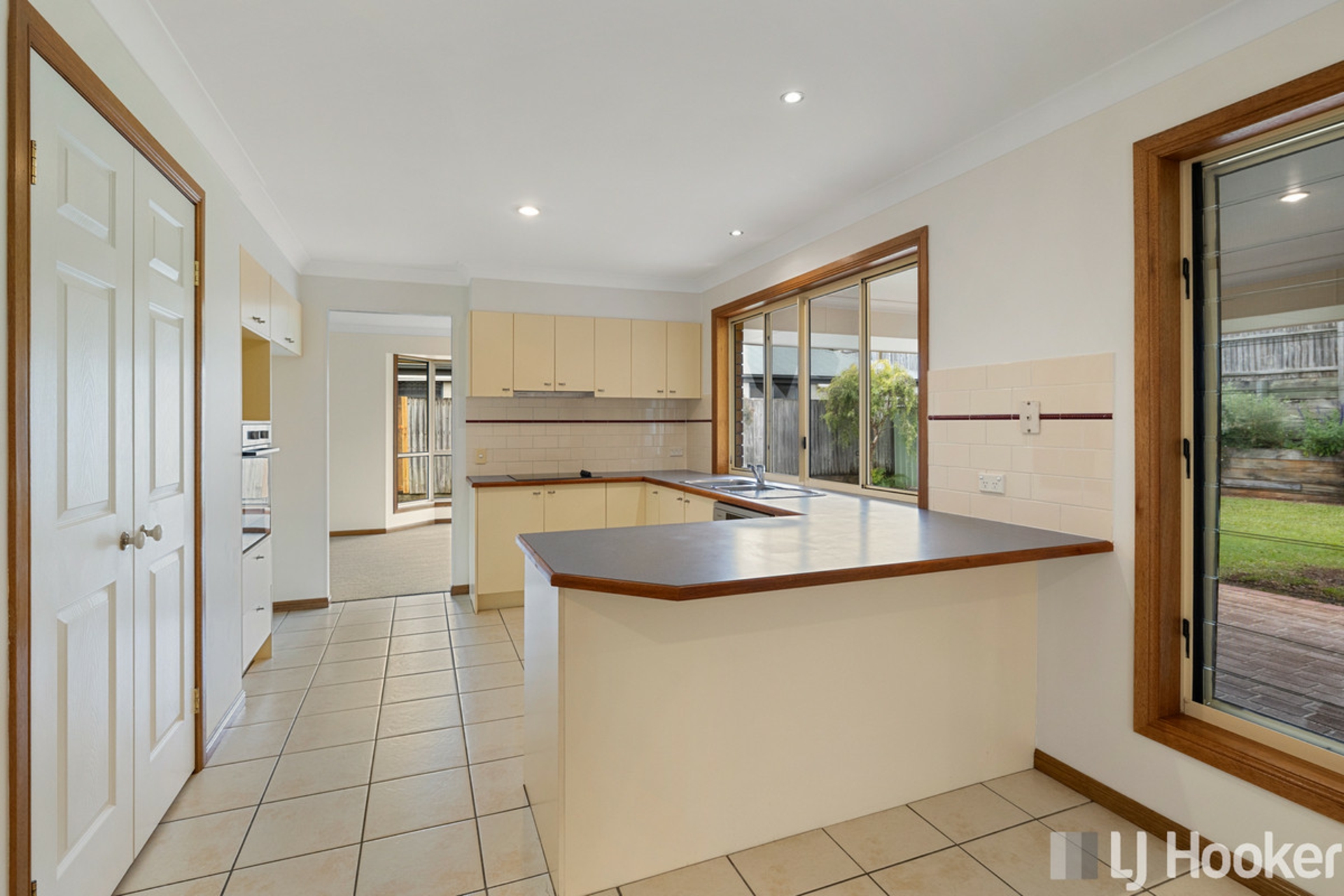 5 Bush Cherry Place, THORNLANDS