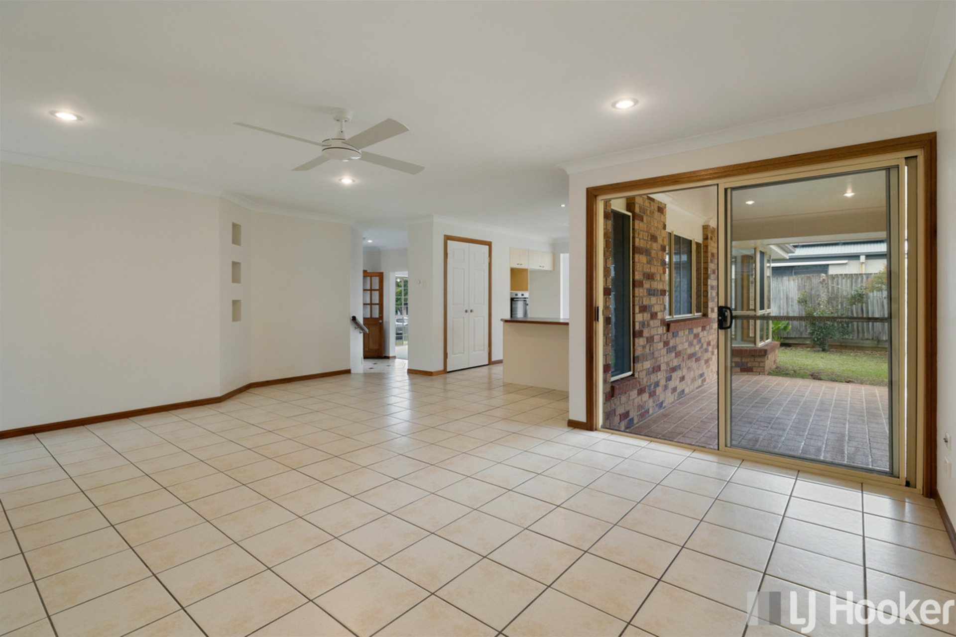 5 Bush Cherry Place, THORNLANDS