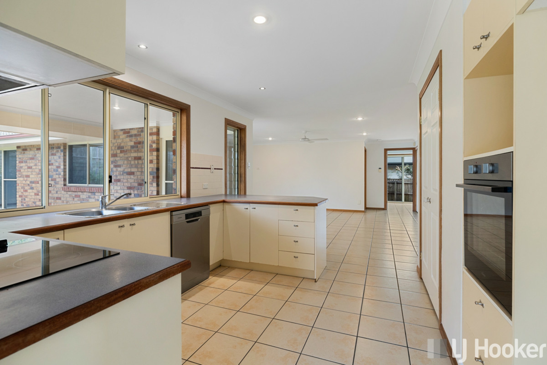 5 Bush Cherry Place, THORNLANDS
