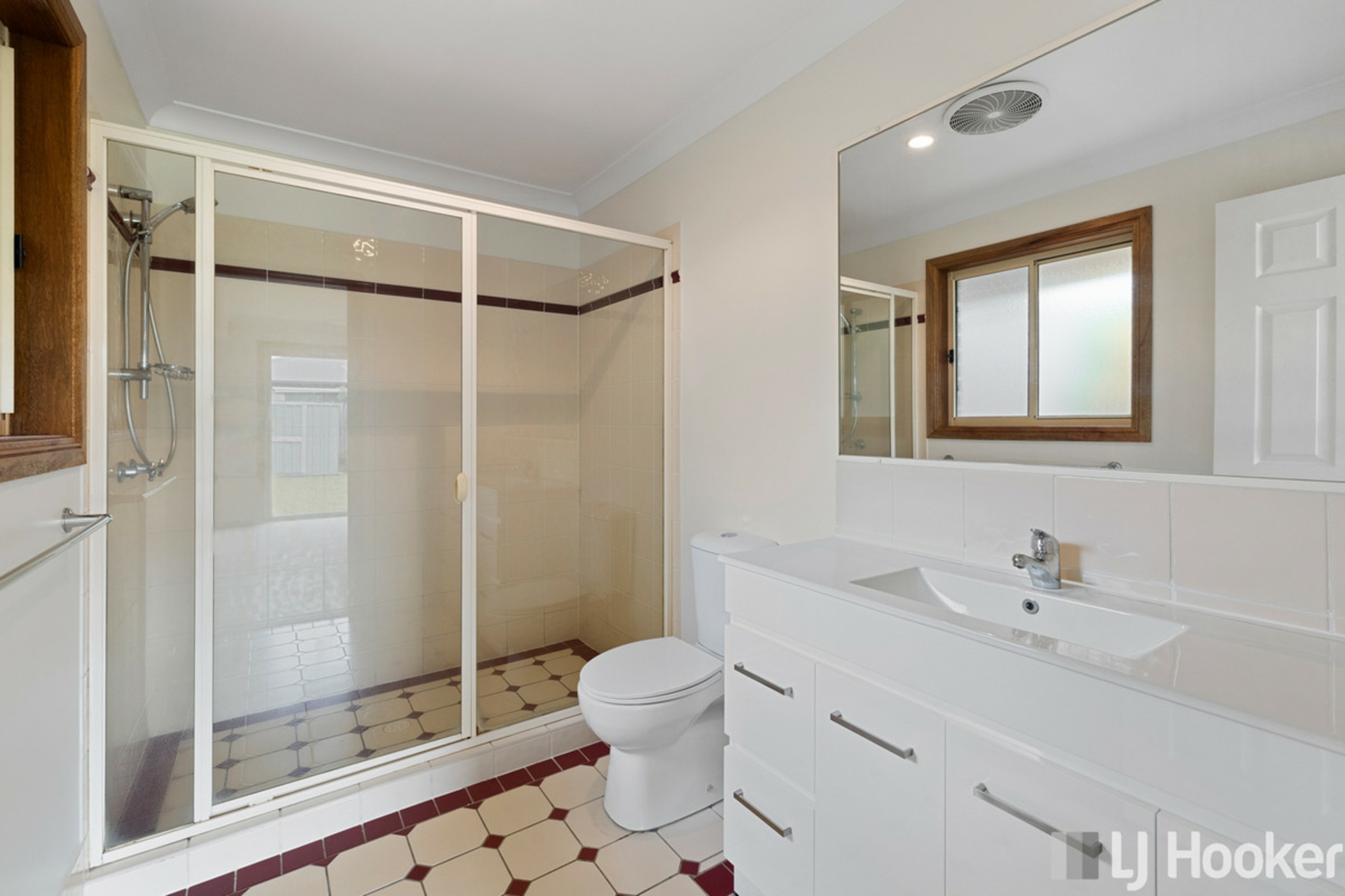5 Bush Cherry Place, THORNLANDS