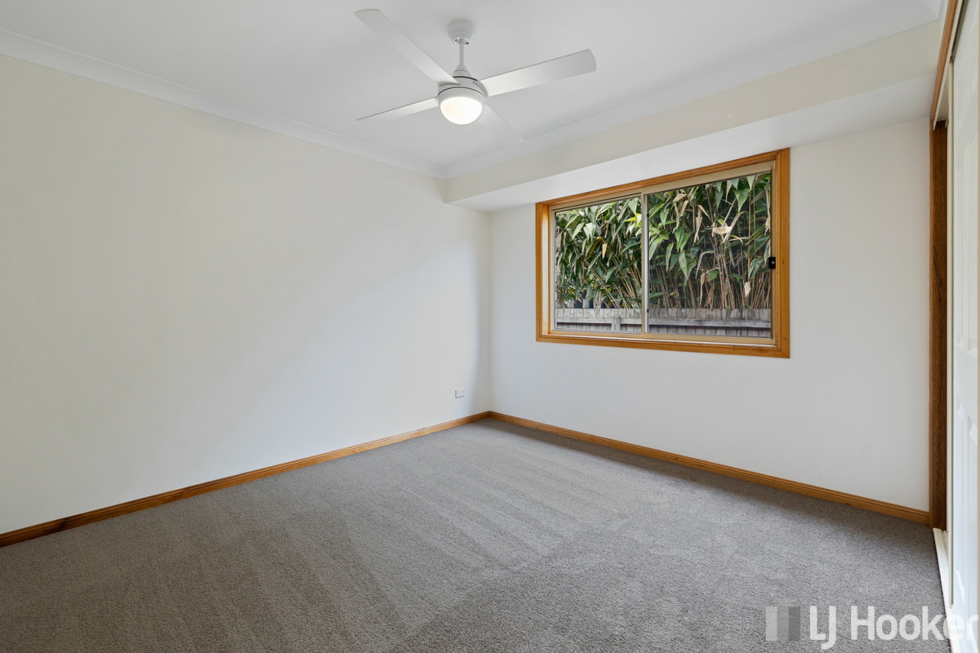 5 Bush Cherry Place, THORNLANDS