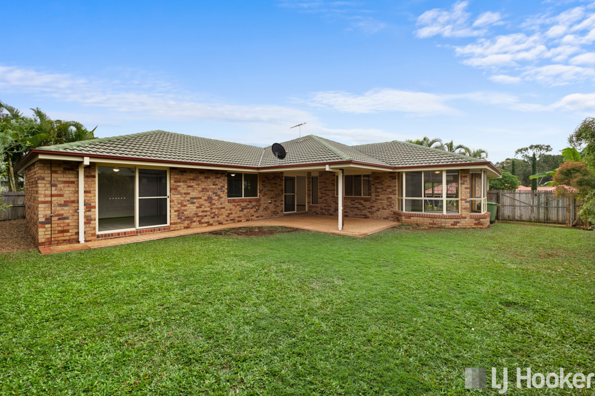 5 Bush Cherry Place, THORNLANDS