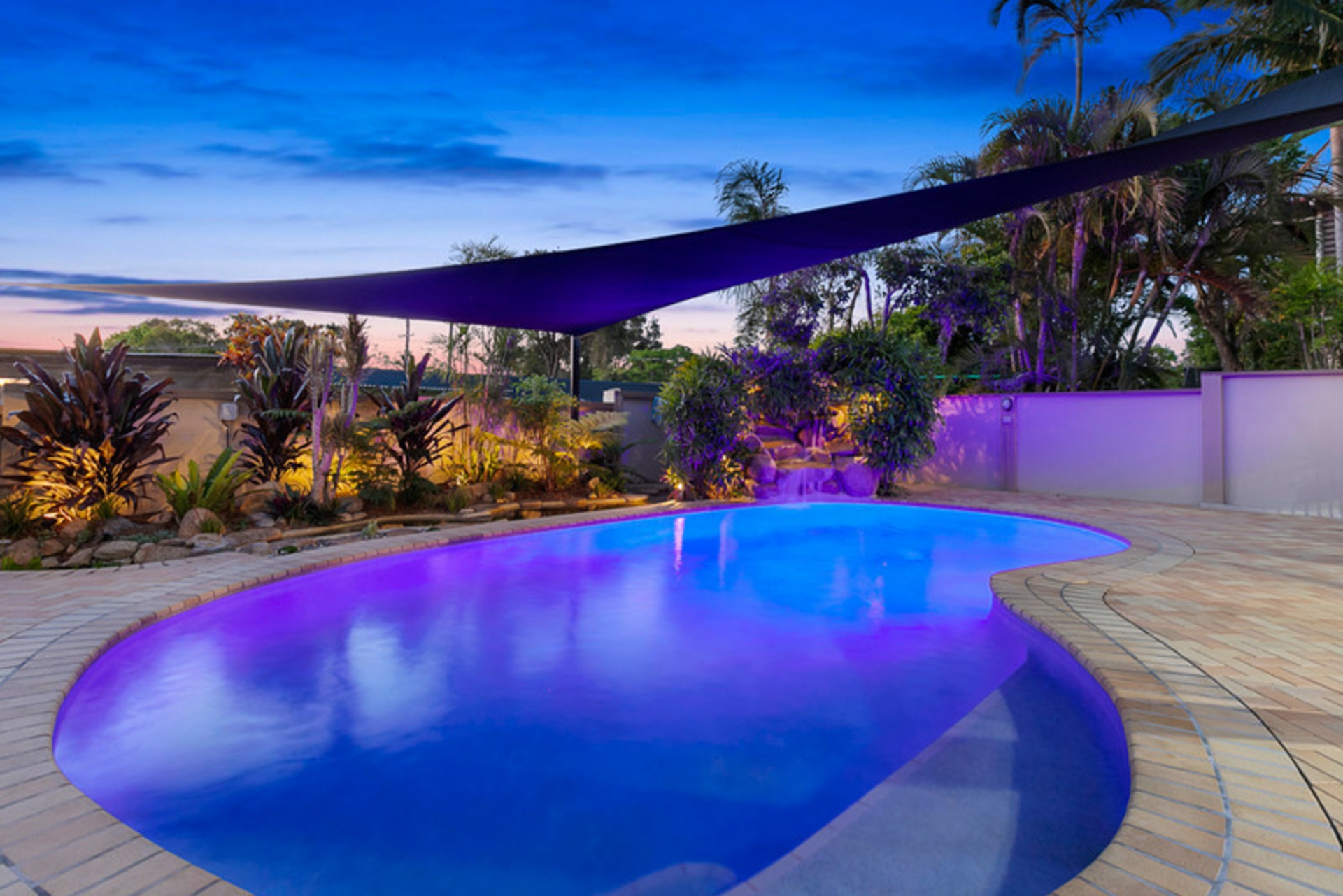 2 Lindon Street, BIRKDALE