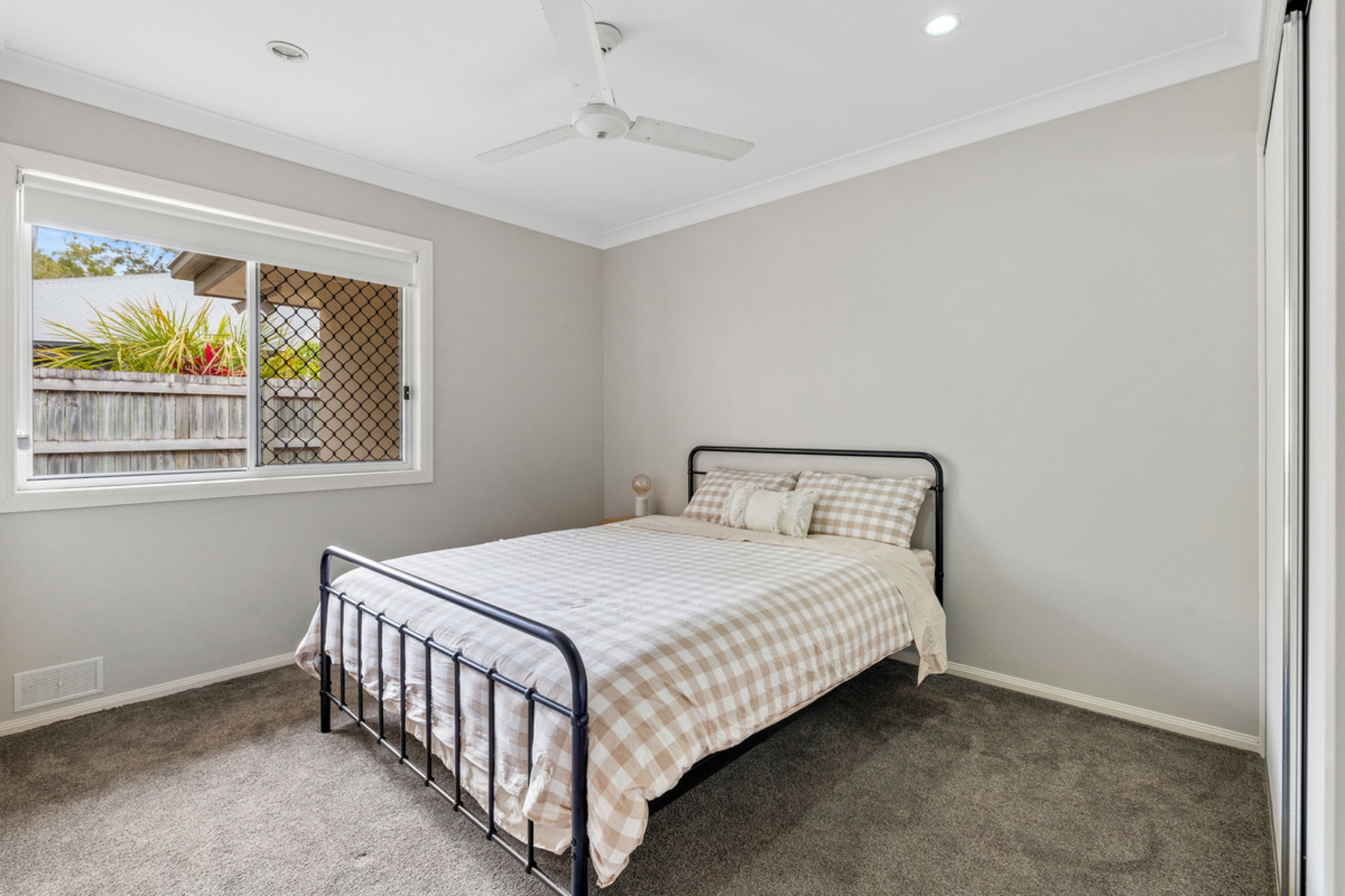 6 Mervyn Crescent, REDLAND BAY