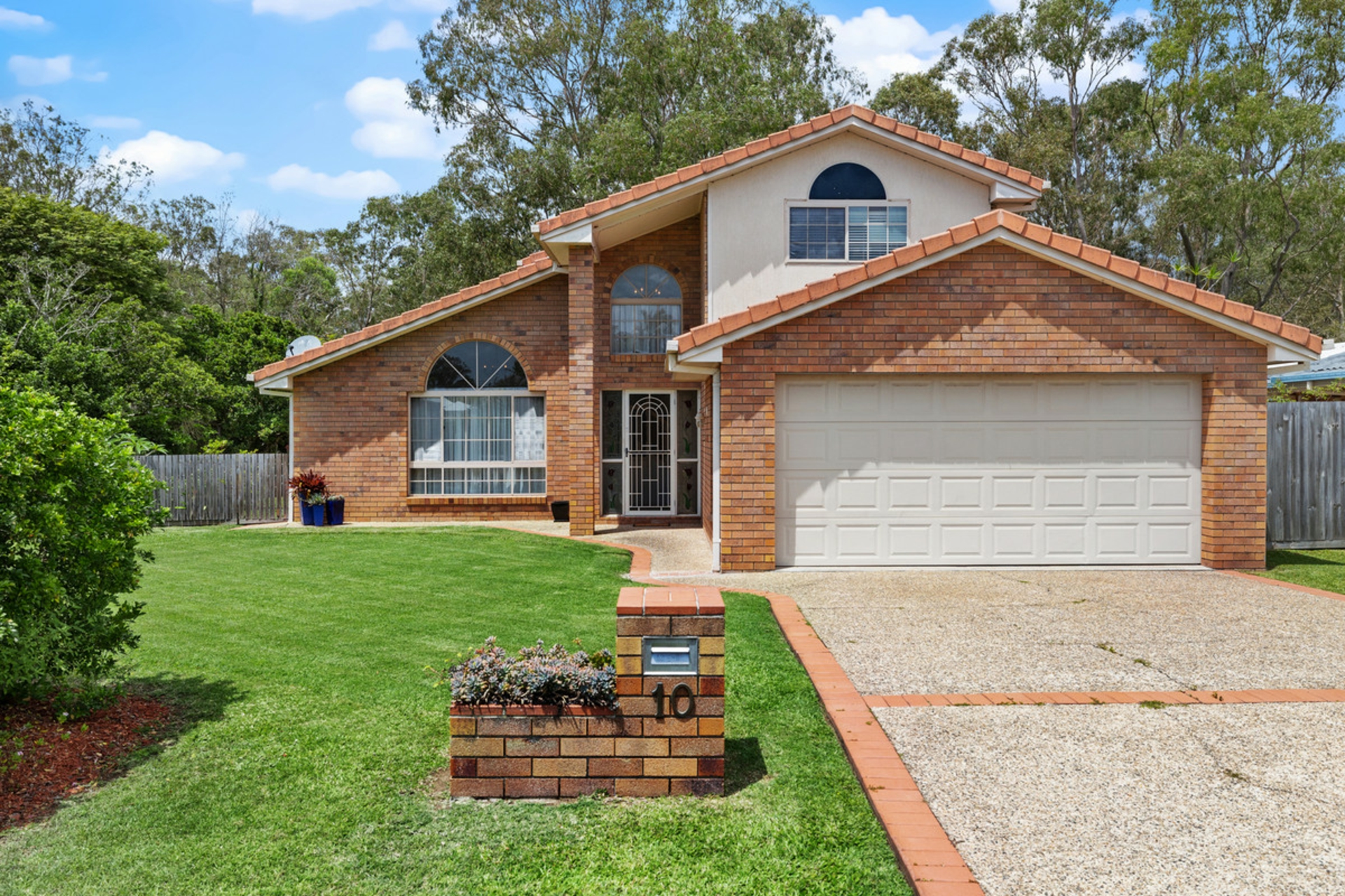 10 Tulipwood Drive, BIRKDALE
