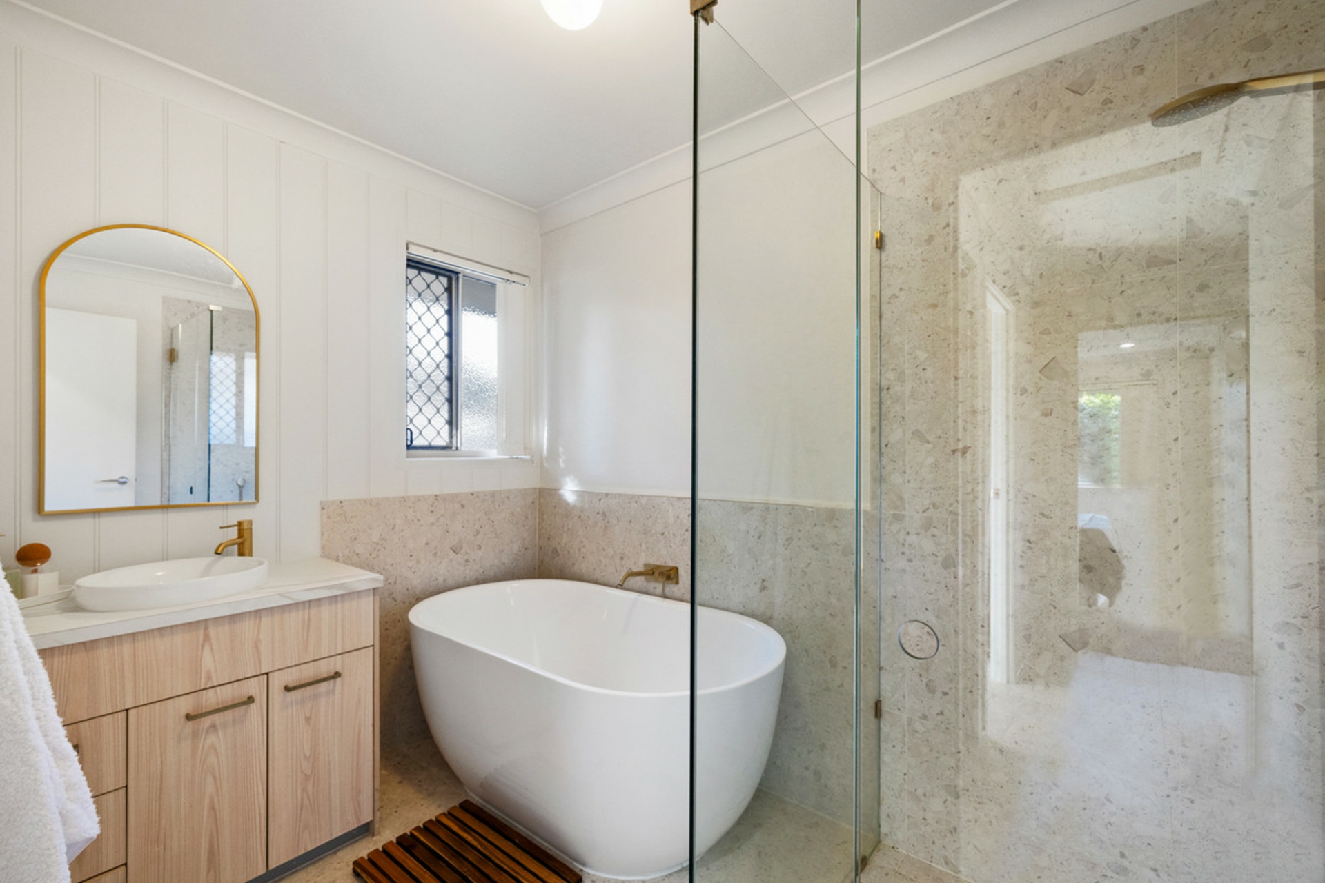 10 Aqua Crescent, REDLAND BAY