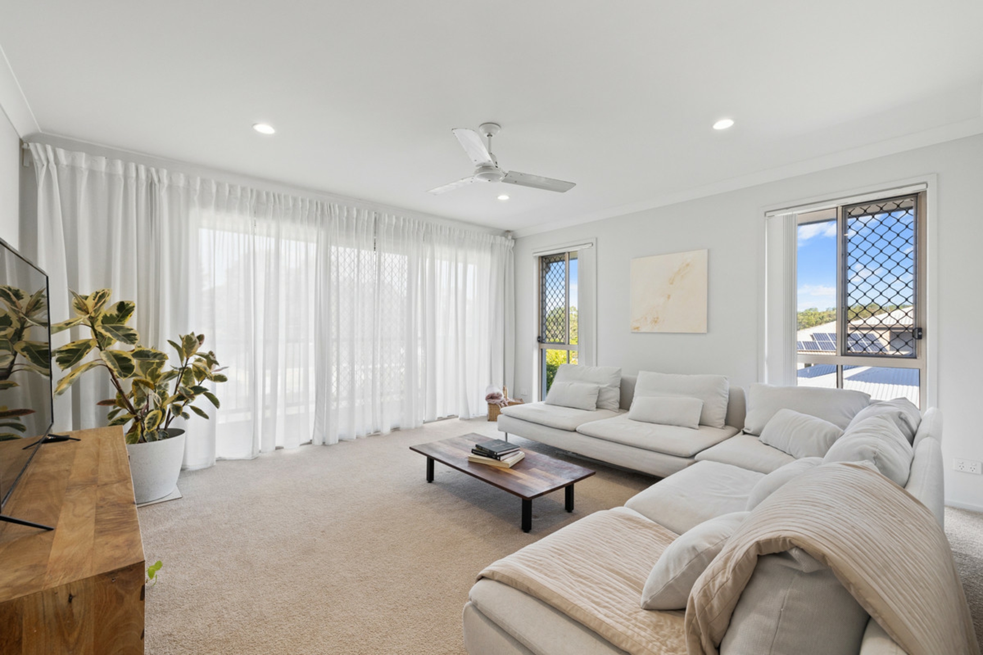 10 Aqua Crescent, REDLAND BAY