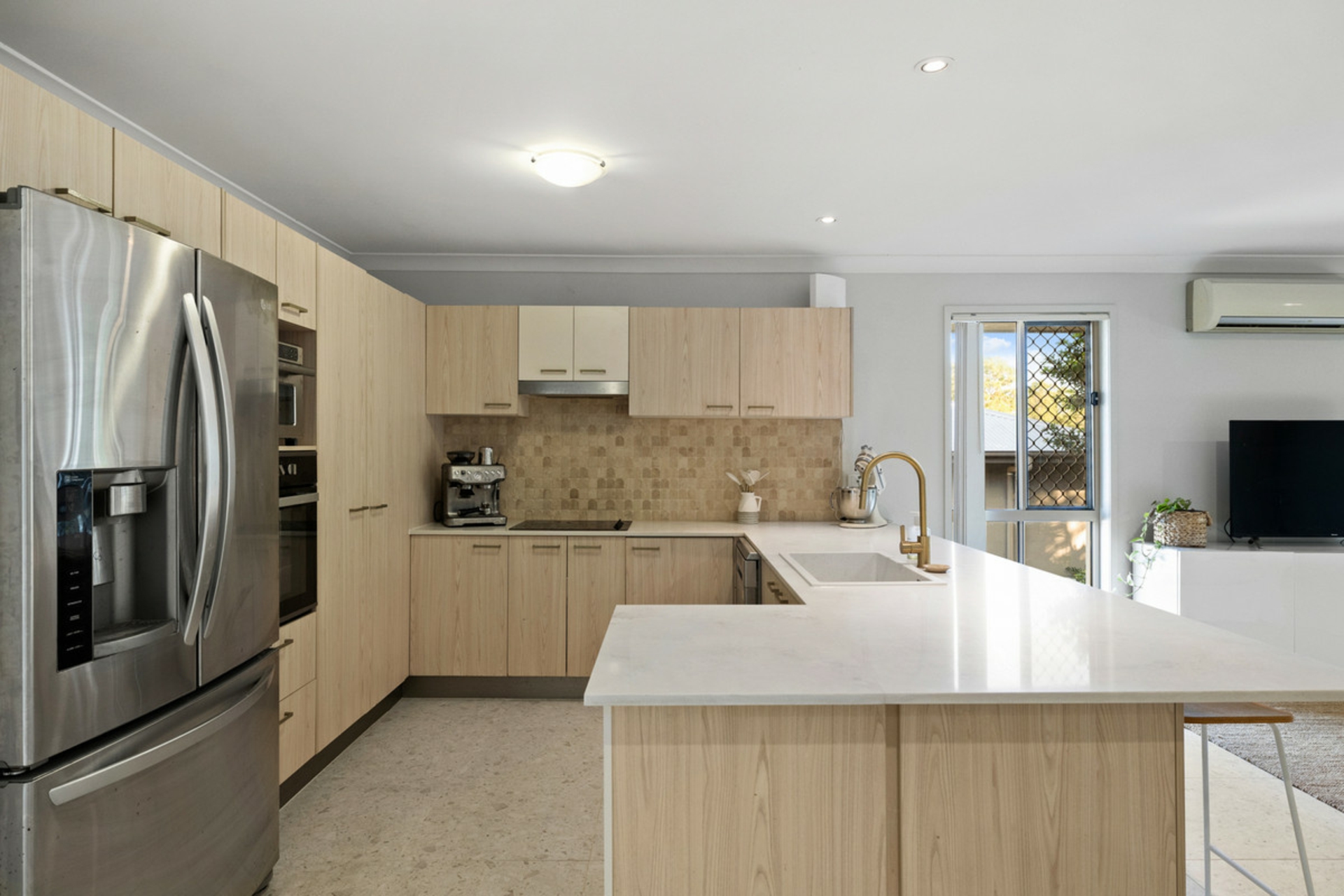 10 Aqua Crescent, REDLAND BAY
