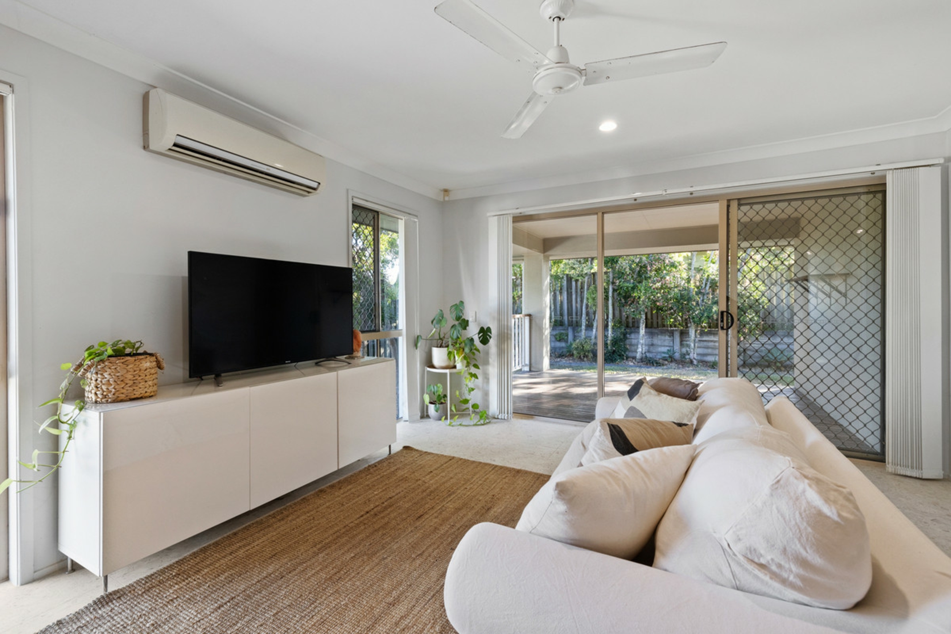 10 Aqua Crescent, REDLAND BAY