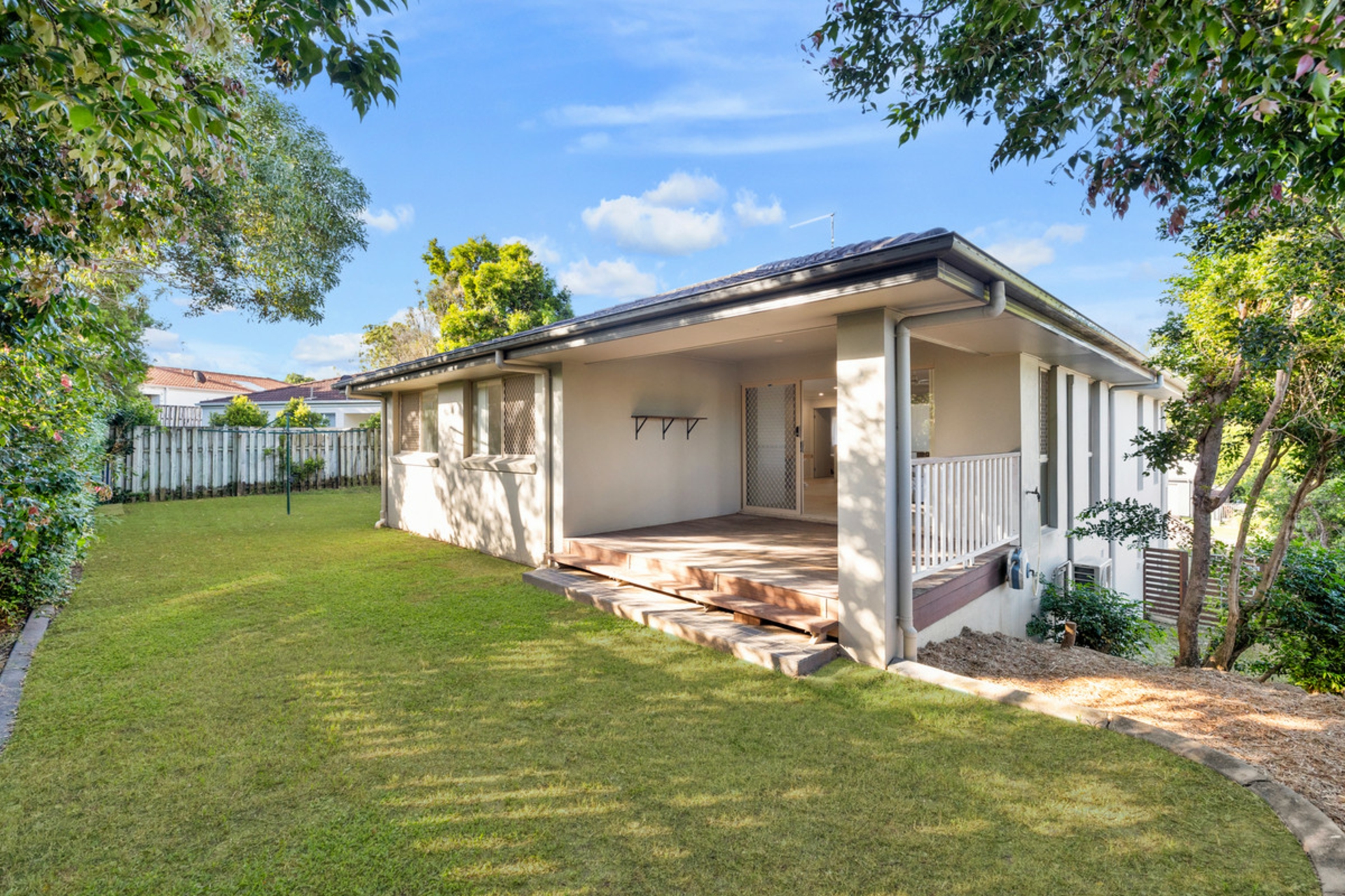 10 Aqua Crescent, REDLAND BAY