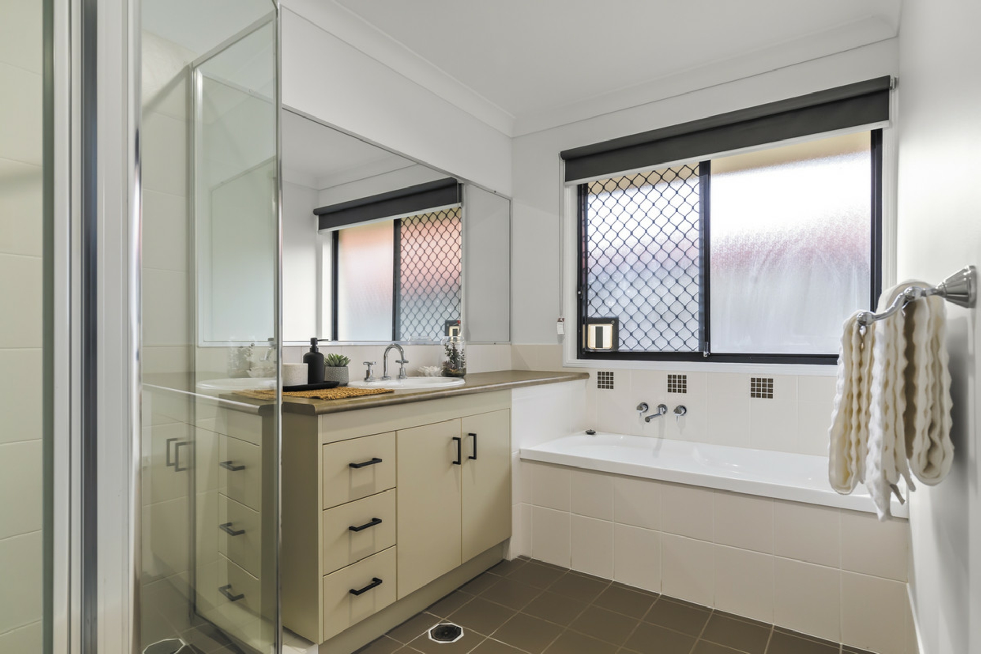 1 Jenmar Court, THORNLANDS