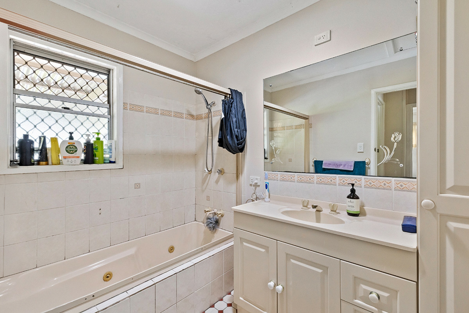 371 Kianawah Road, WYNNUM WEST