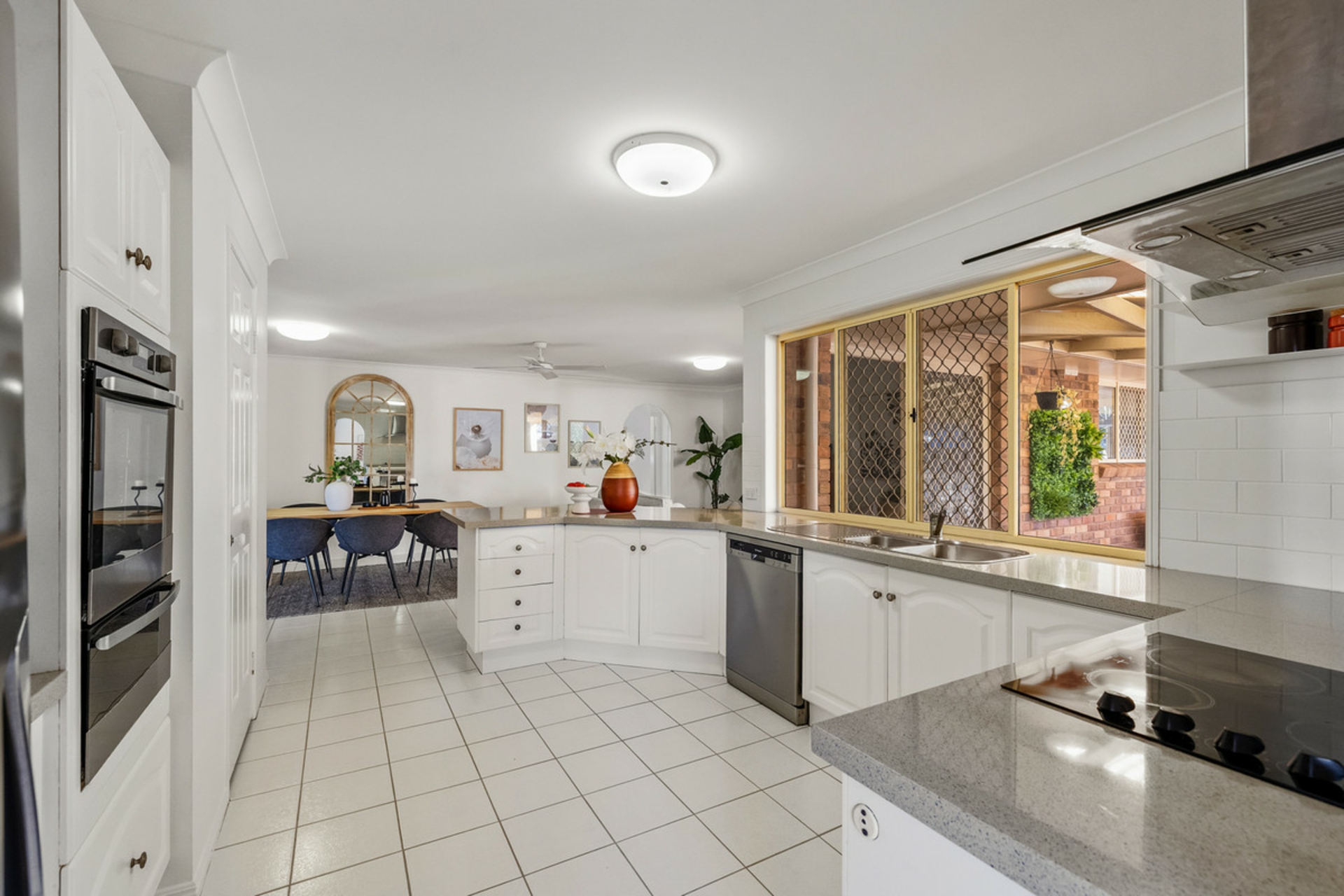 19 Moreton View Parade, REDLAND BAY