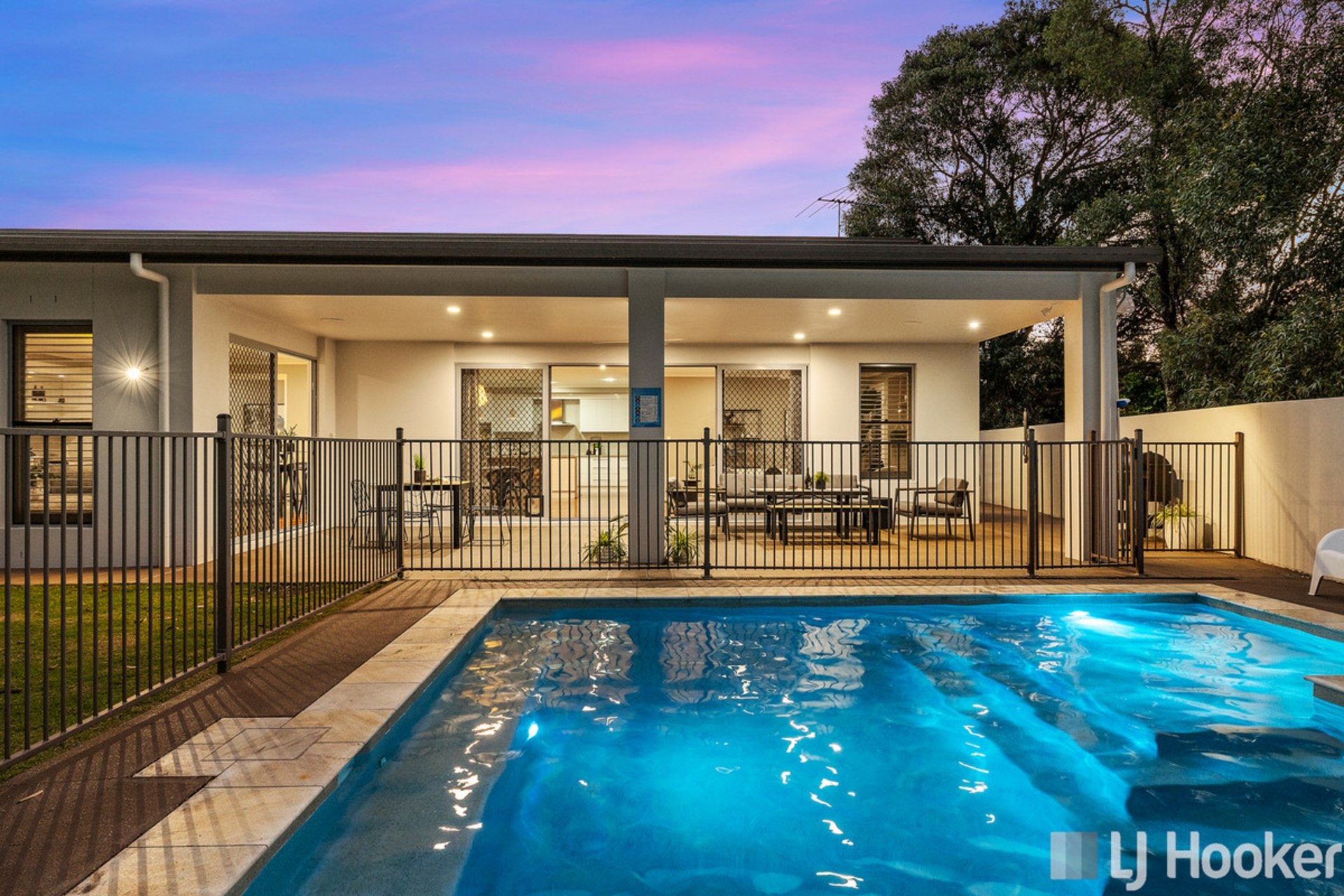 1 Bream Place, REDLAND BAY