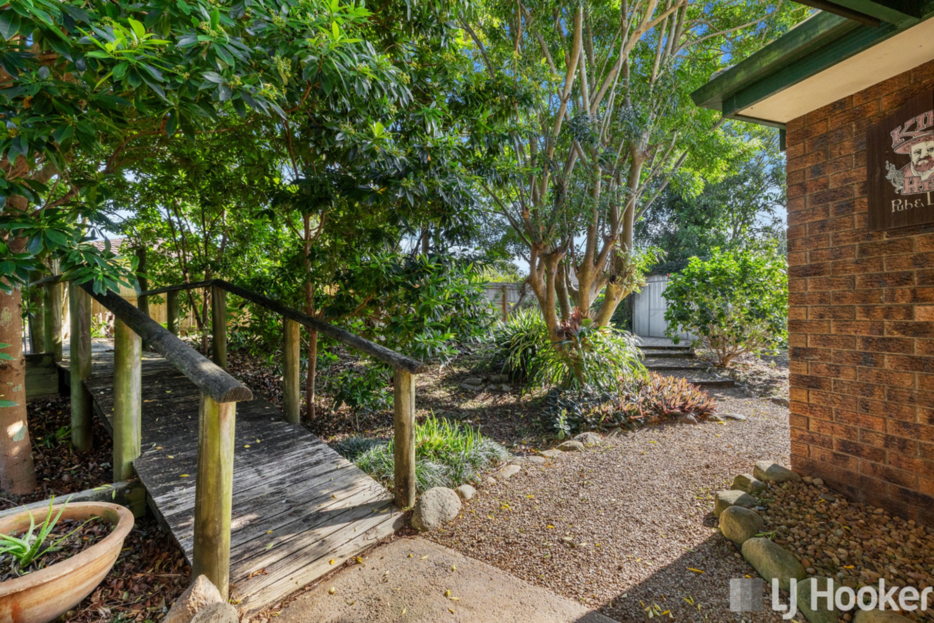 2 Gleneagles Court, REDLAND BAY