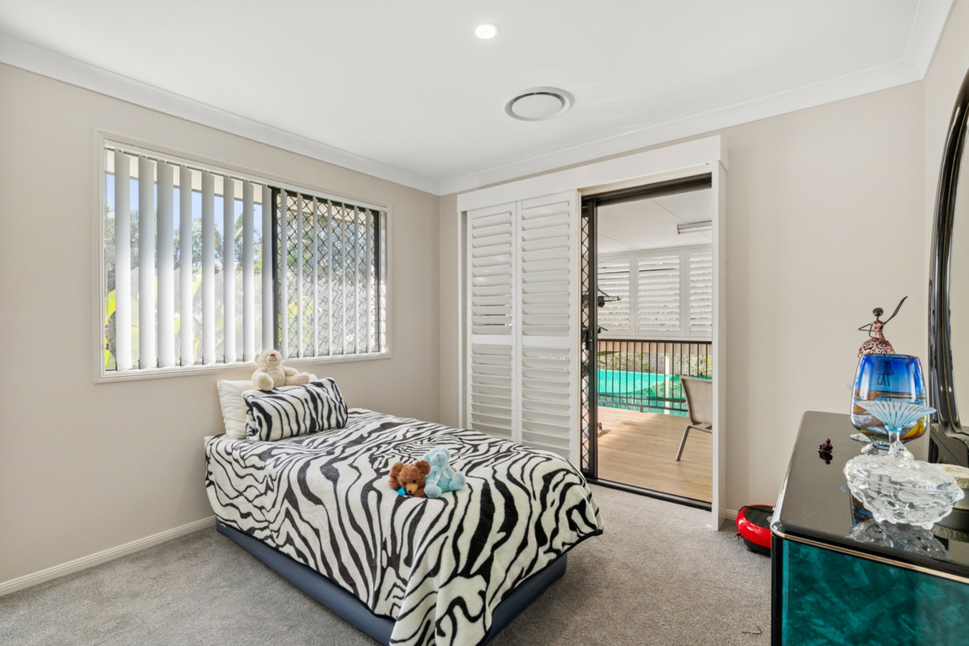 22 Cliftonville Place, REDLAND BAY