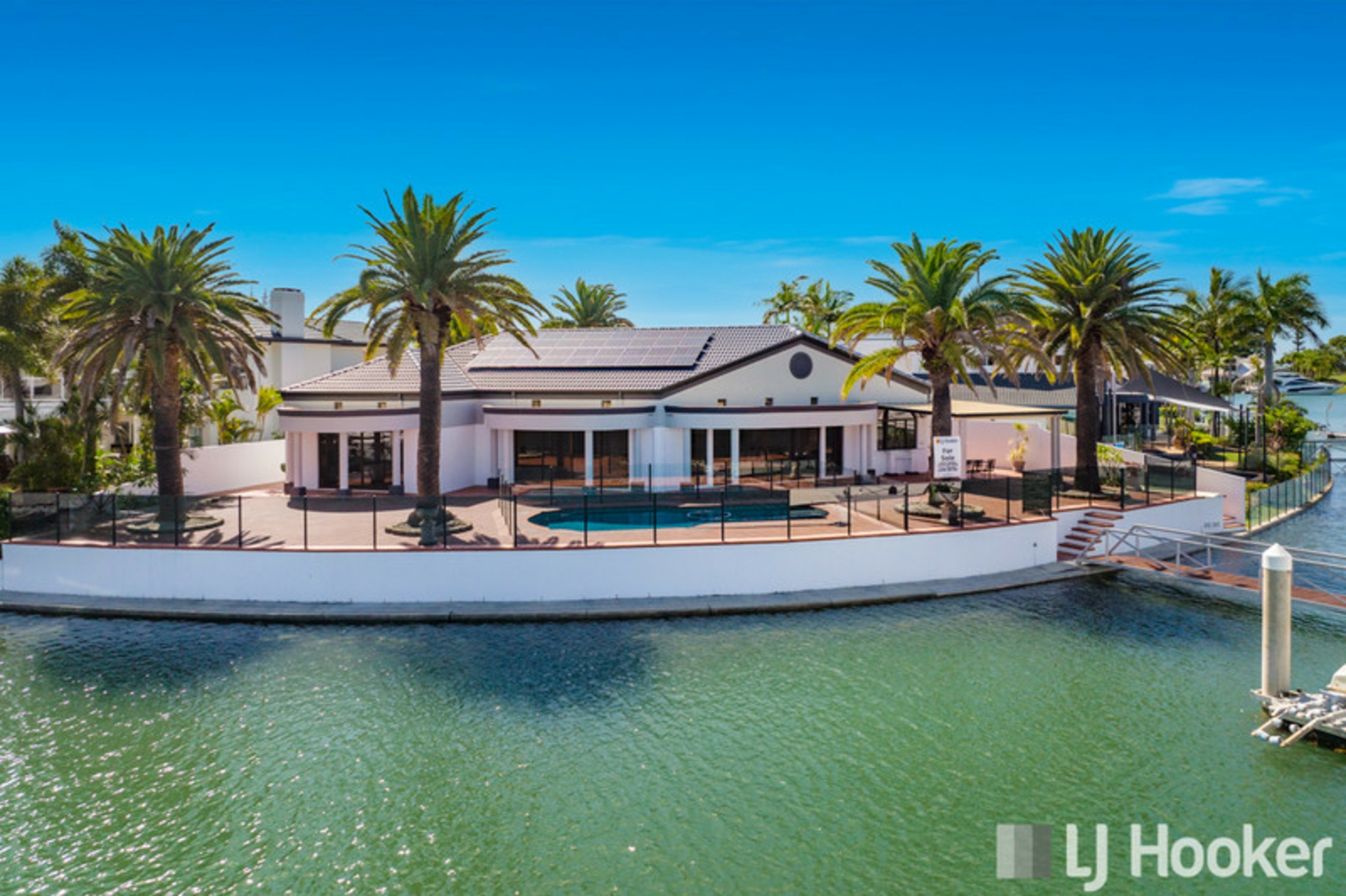 13 Carling Court, RABY BAY