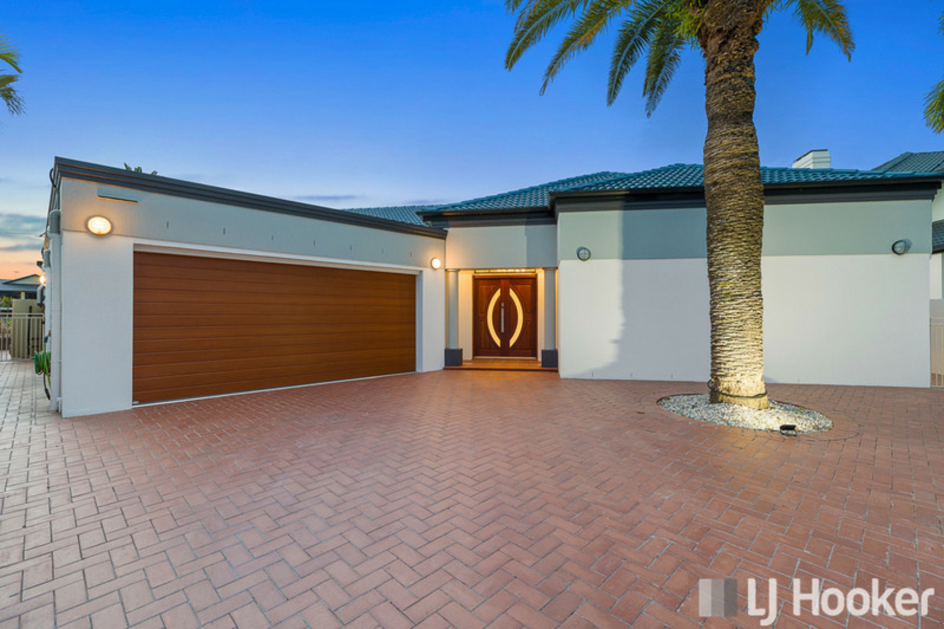 13 Carling Court, RABY BAY