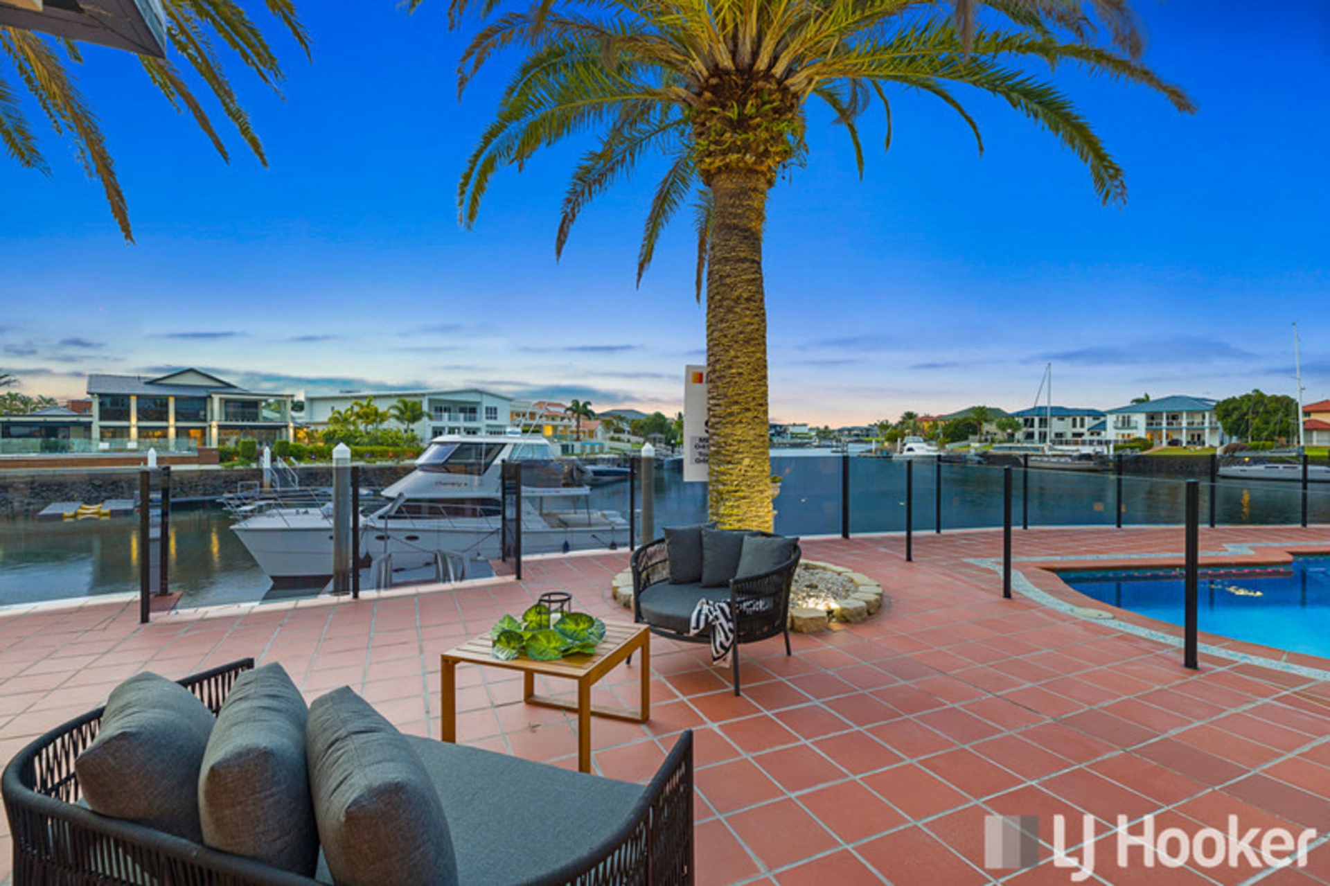 13 Carling Court, RABY BAY