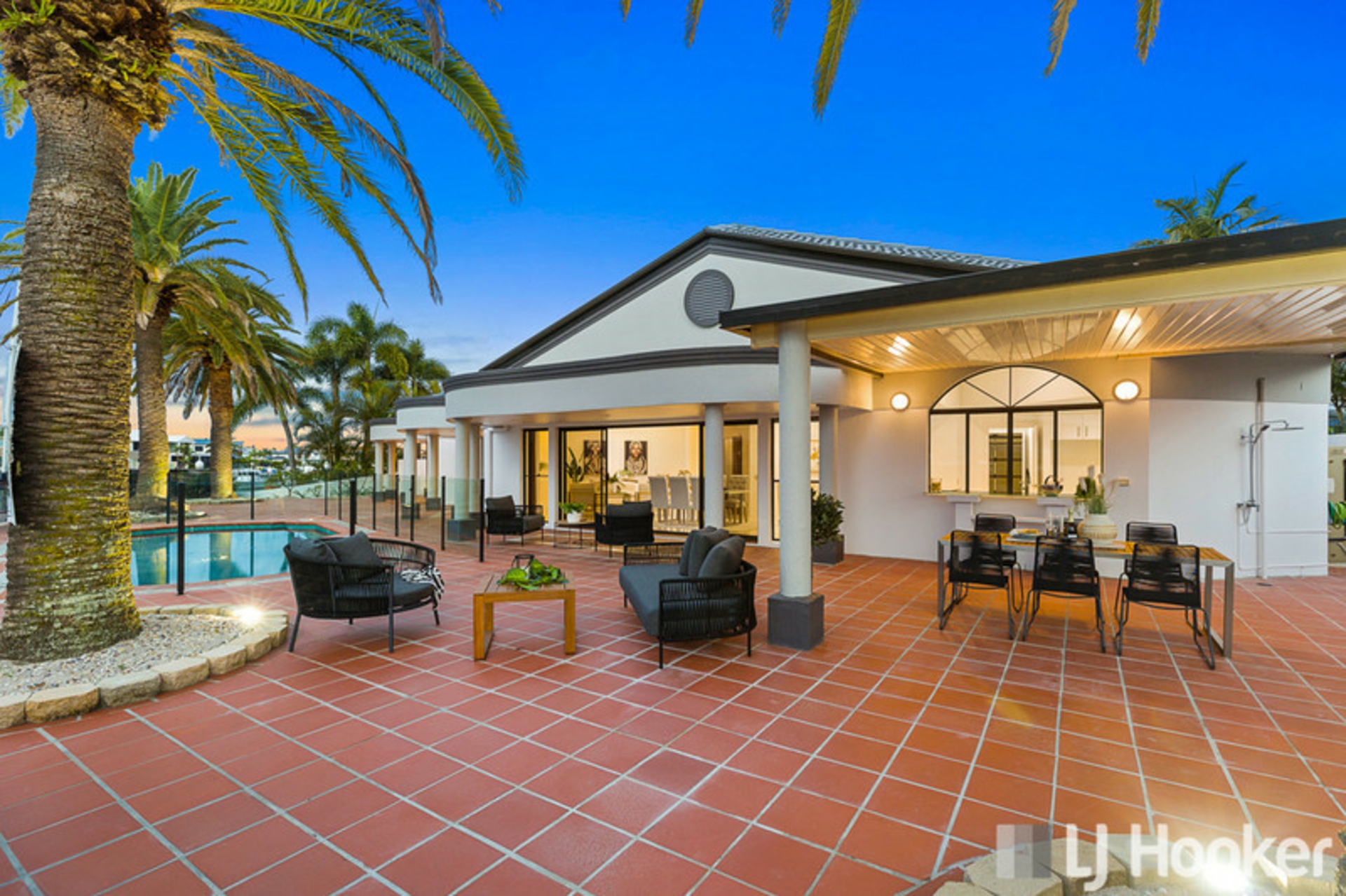 13 Carling Court, RABY BAY