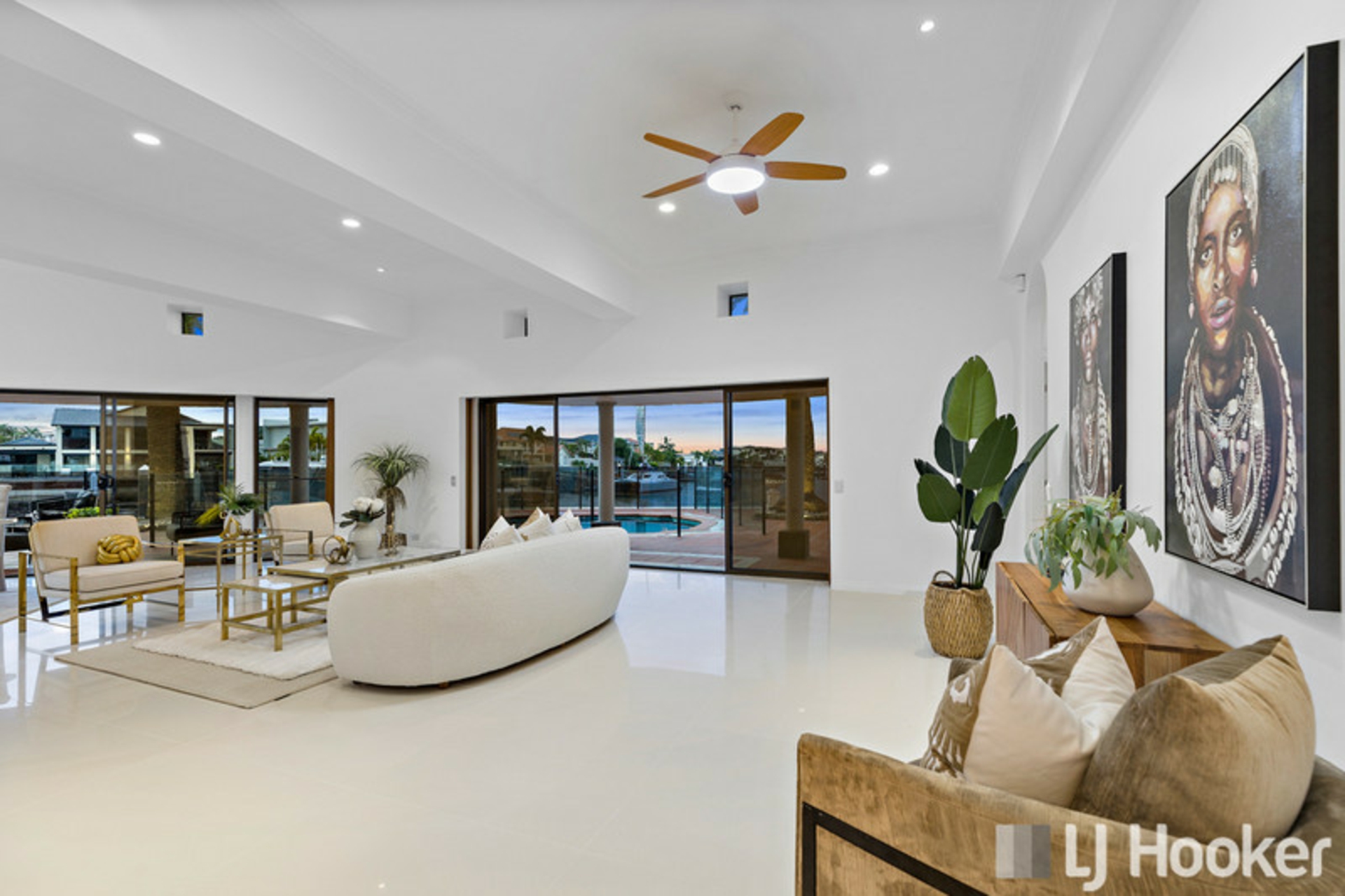 13 Carling Court, RABY BAY