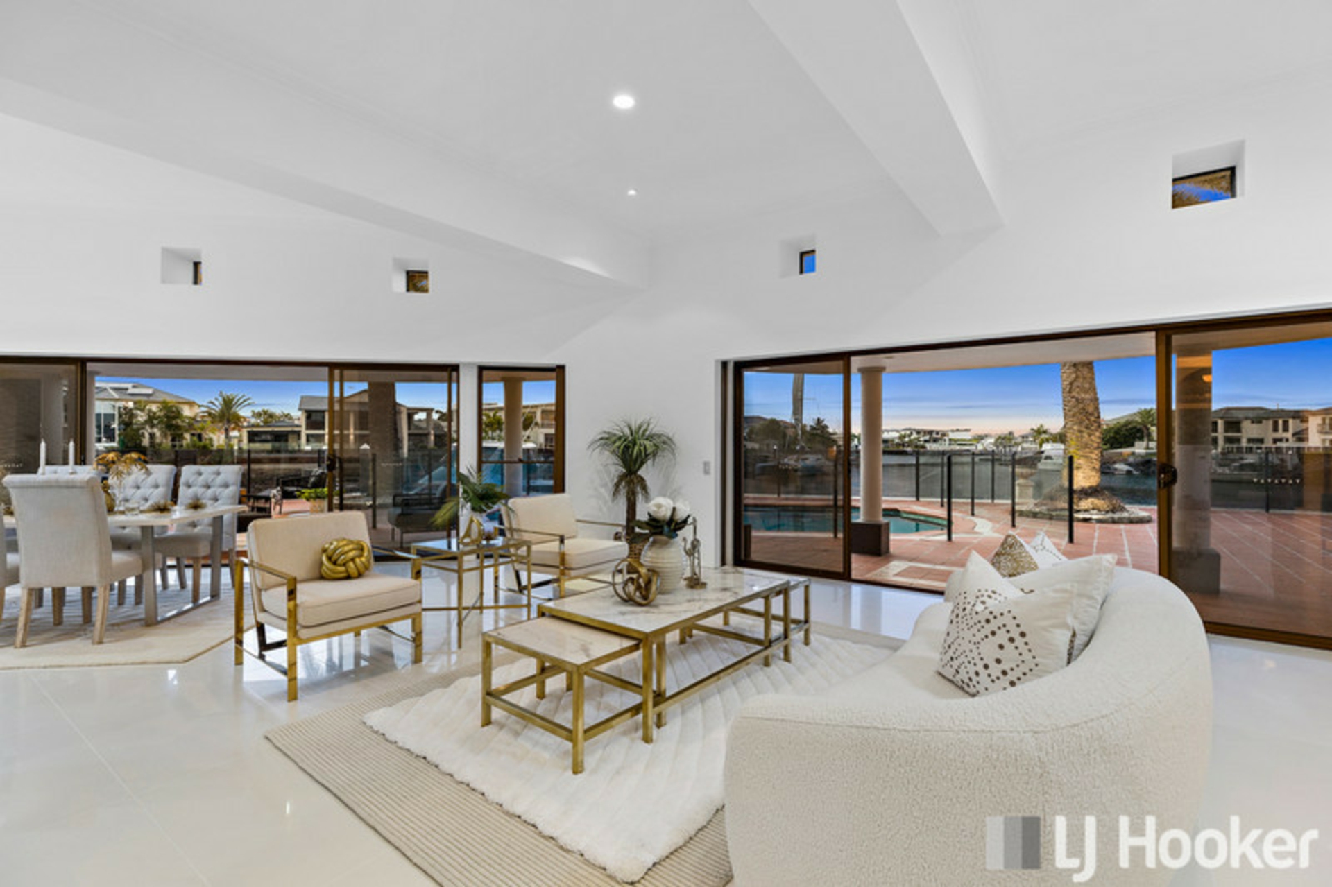 13 Carling Court, RABY BAY