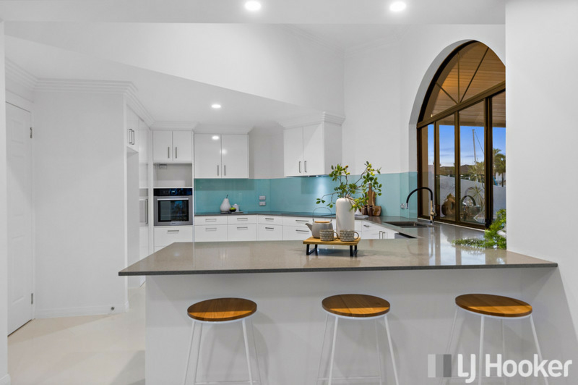 13 Carling Court, RABY BAY