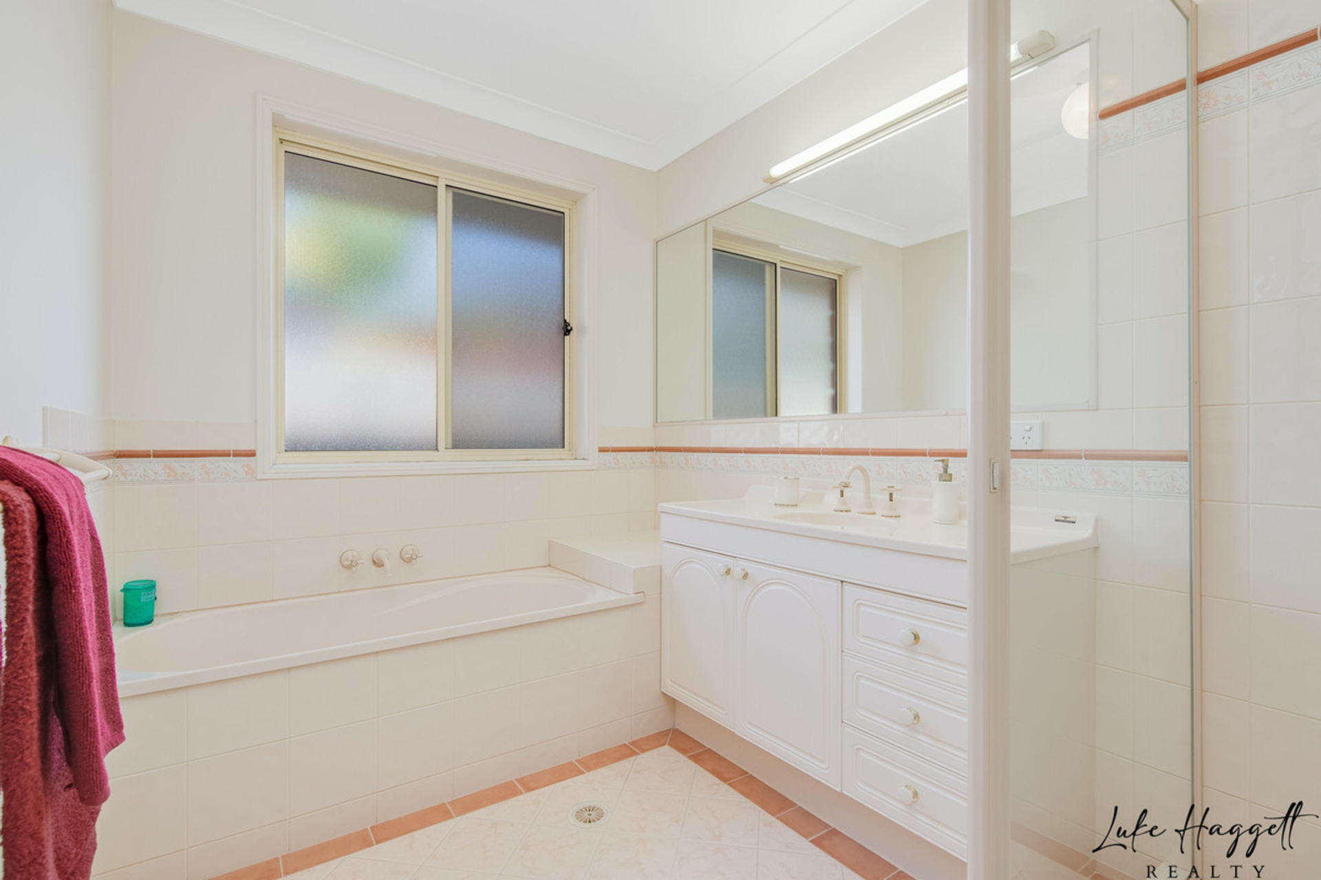 46 Clive Road, BIRKDALE